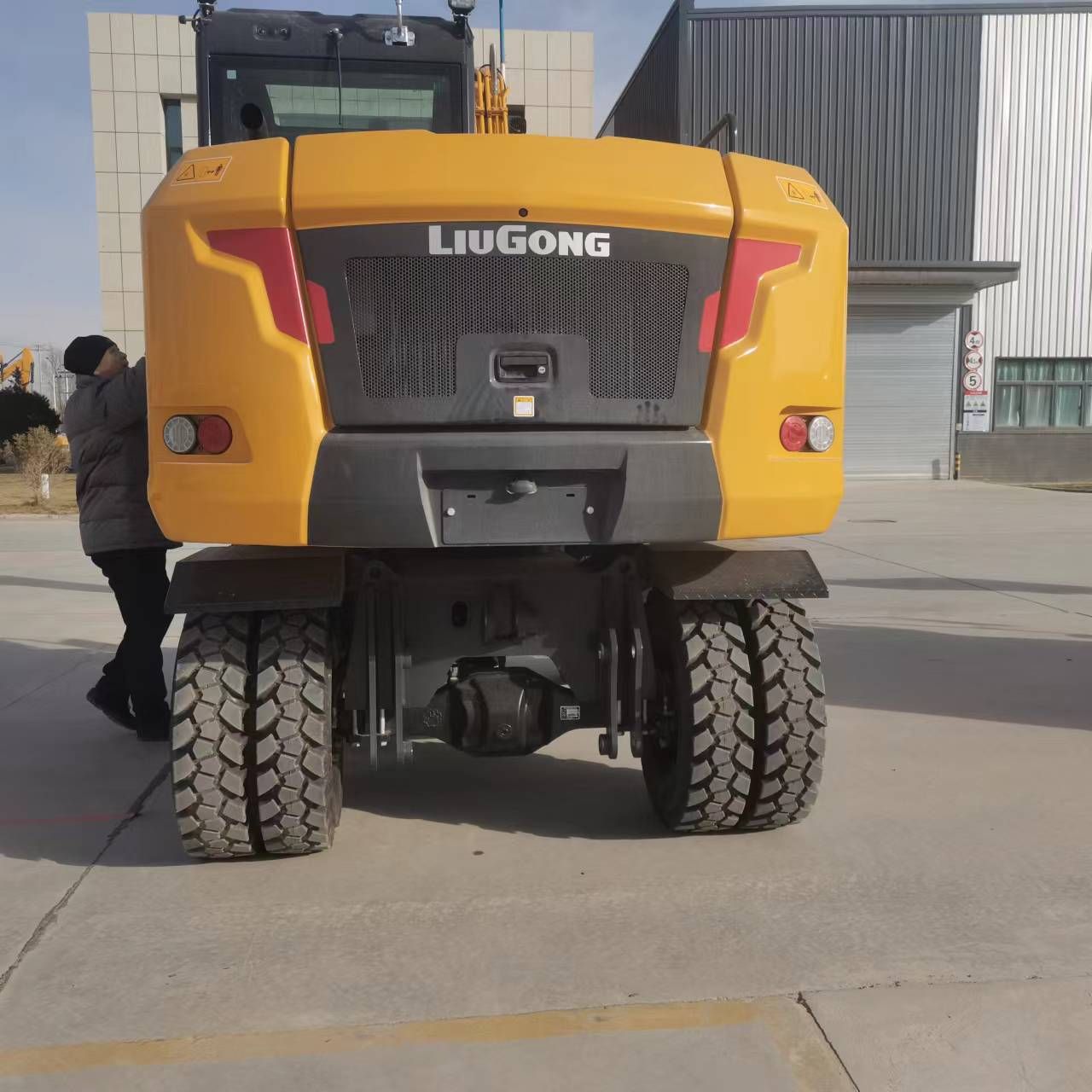 New Liugong 9075FWMAX Excavator for Sale detail view
