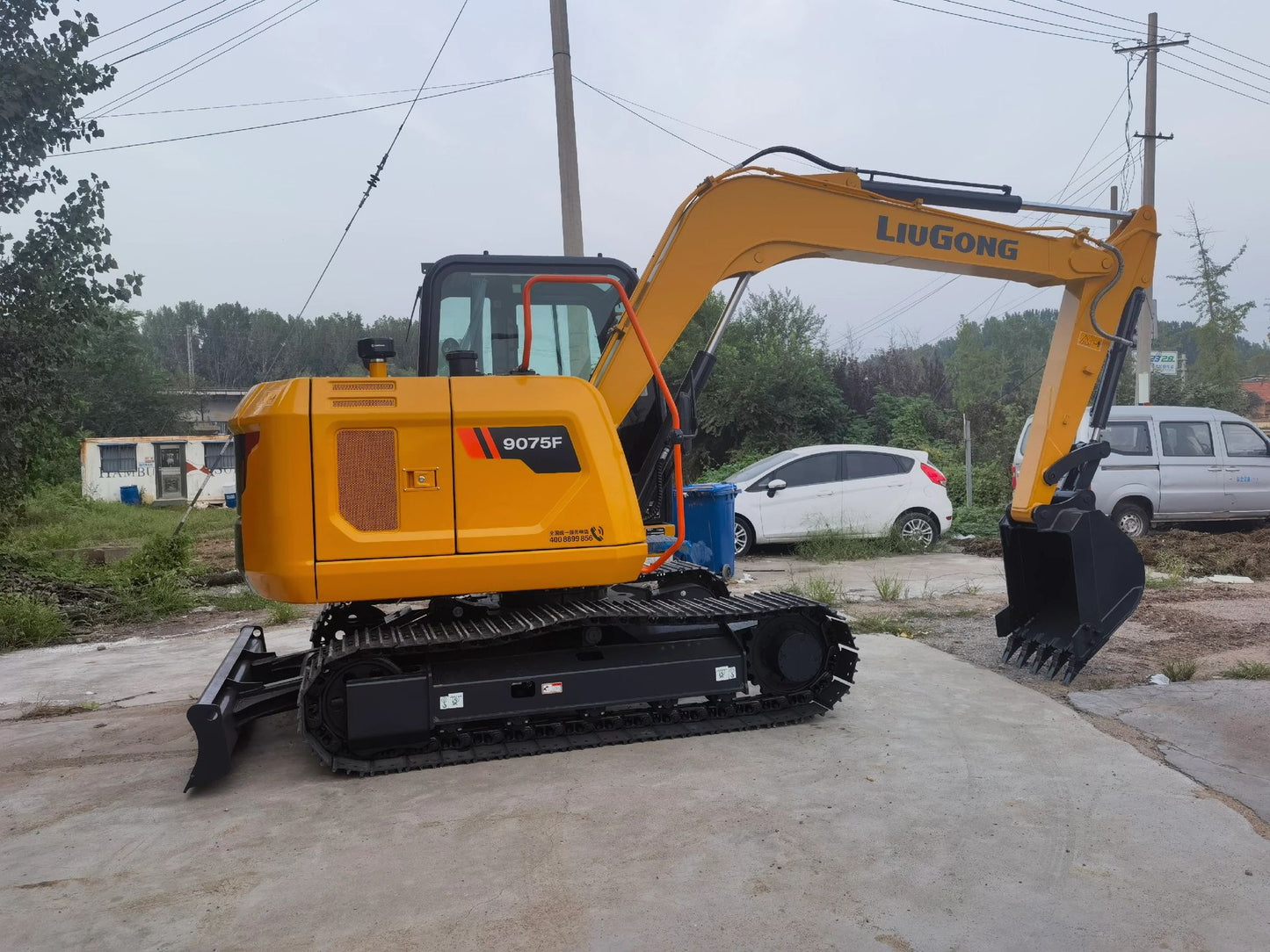 New Liugong 9075F Yuchai Engine Excavator for Sale rear side view