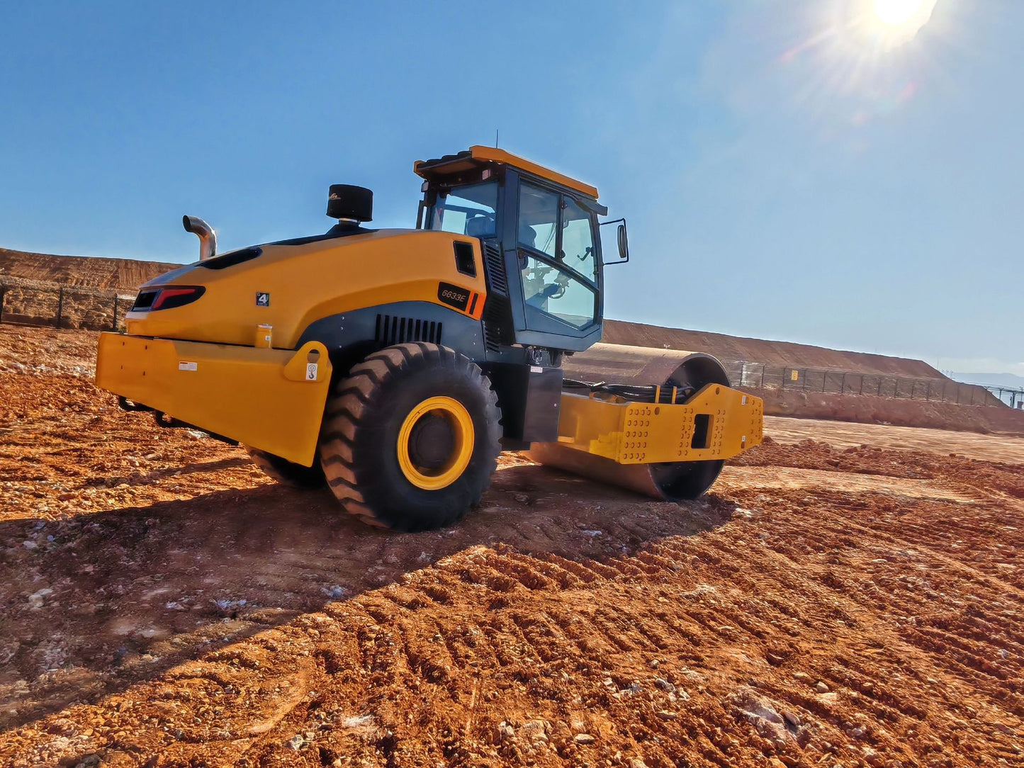 New Liugong 6633EG4 Road Roller for Sale front view