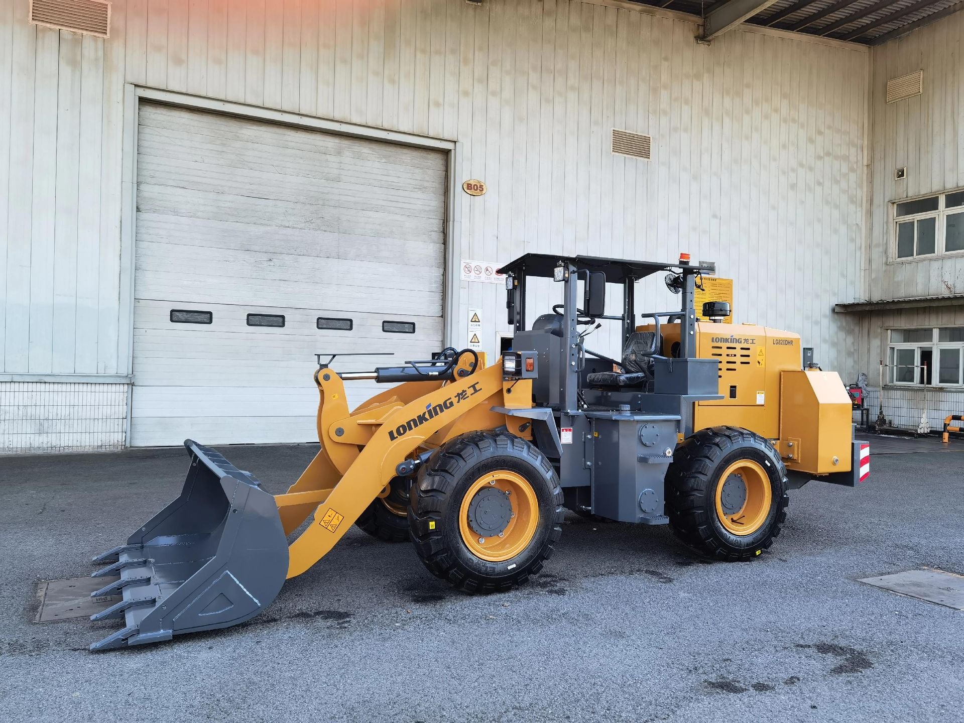 New Lonking LG820DHR Wheel Loader for Sale rear side view