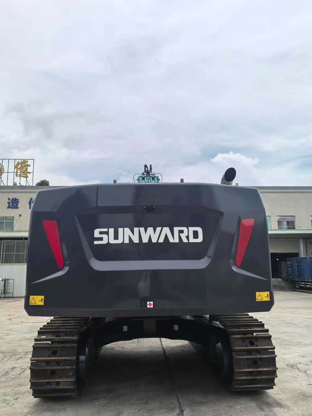 New Sunward SWE400F Excavator for Sale front view