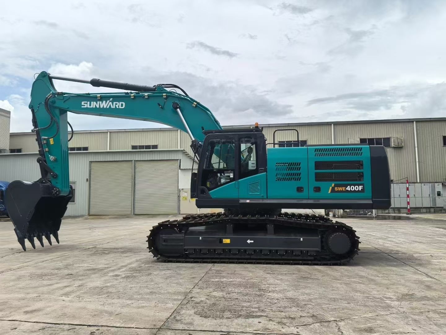 New Sunward SWE400F Excavator for Sale detail view