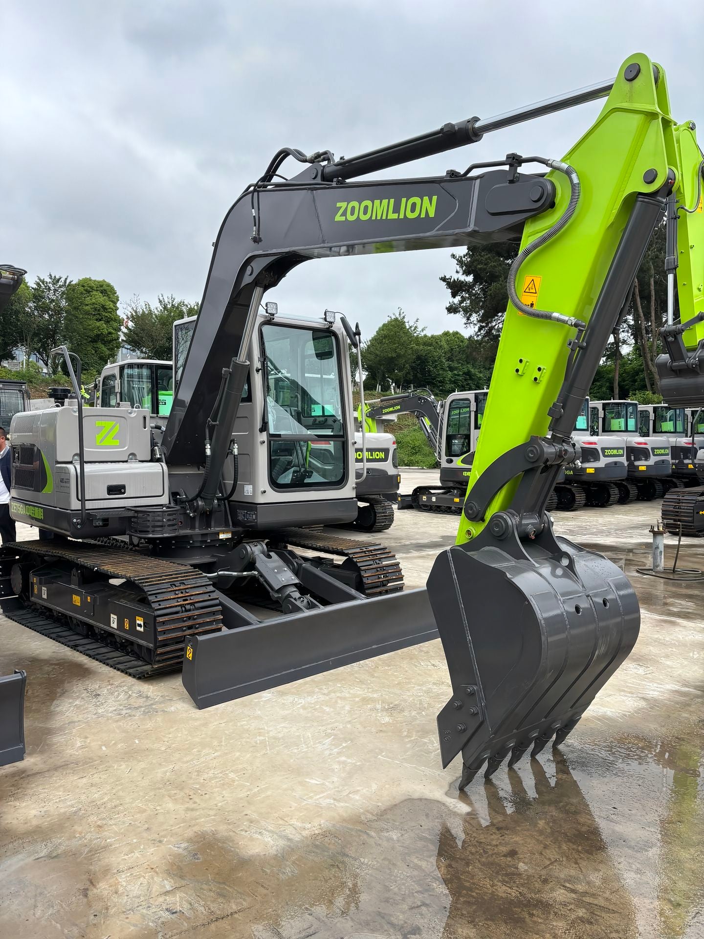 New Zoomlion ZE75G/GA Excavator for Sale rear side view