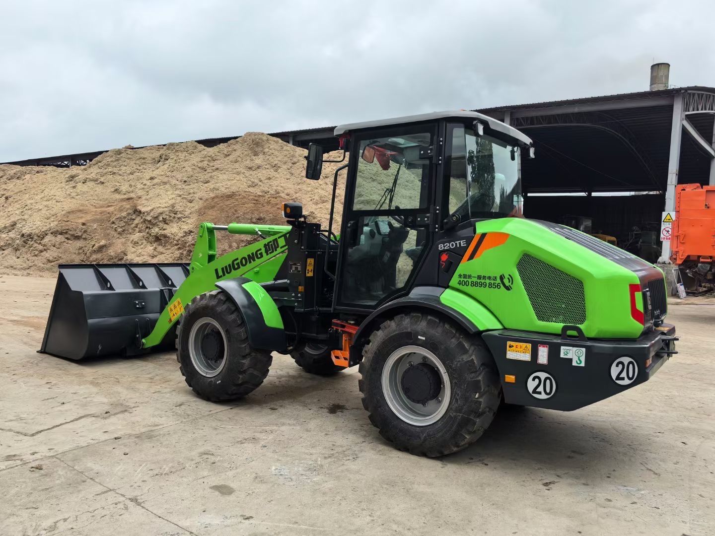 New Liugong 820TE Wheel Loader for Sale rear side view