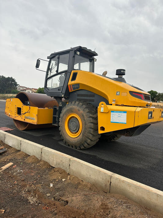 New Liugong 6126EG4 Road Roller for Sale rear side view