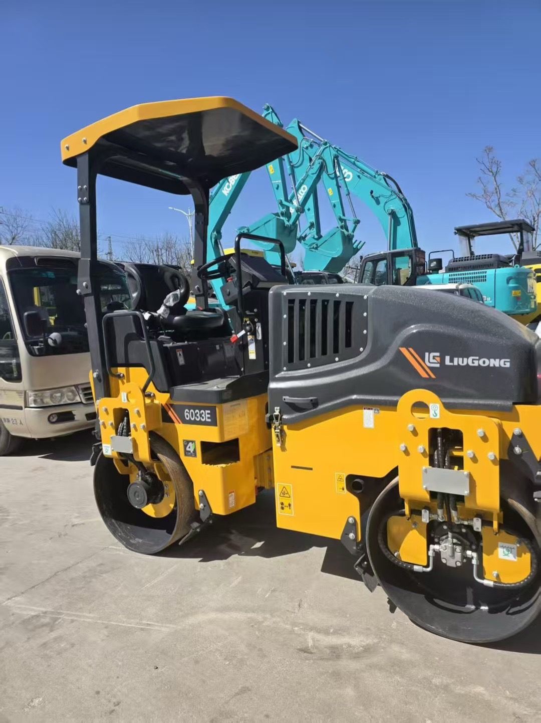 New Liugong 6033EG4 Road Roller for Sale front view