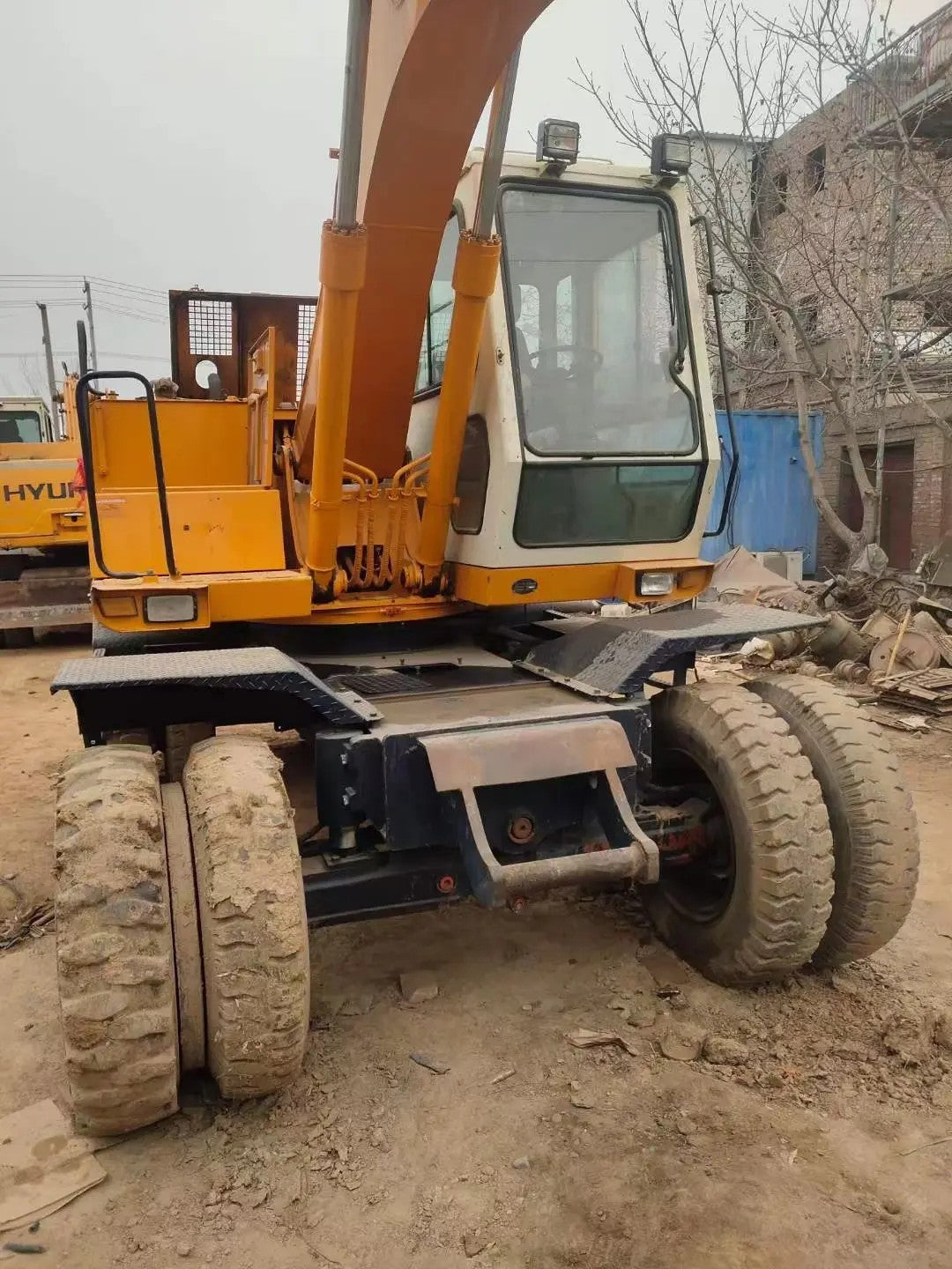 USED HYUNDAI R130W WHEEL EXCAVATOR