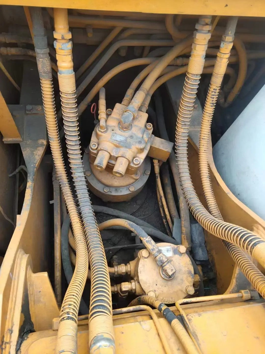 USED HYUNDAI R130W WHEEL EXCAVATOR