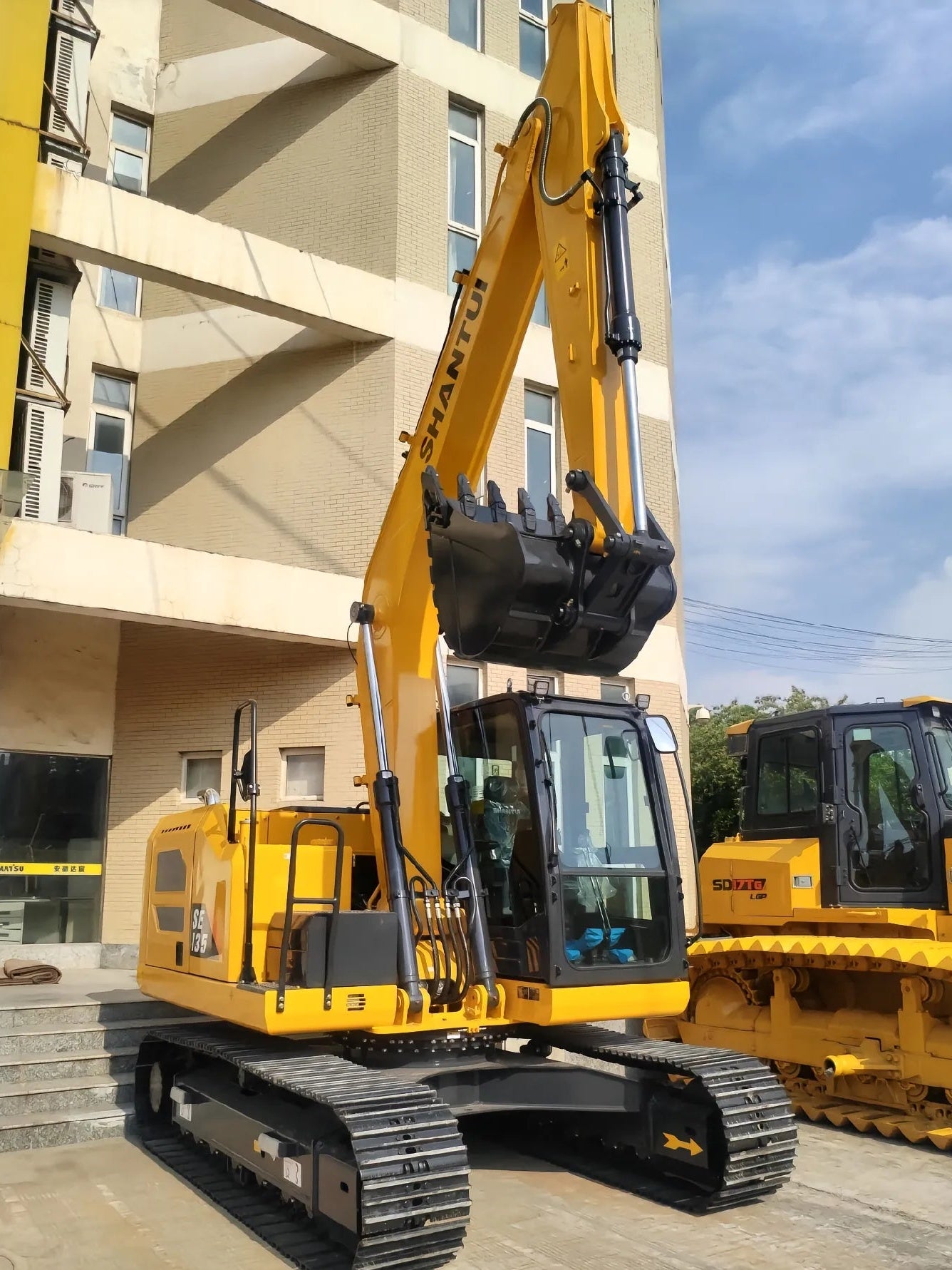 New Shantui SE135 Excavator for Sale rear side view