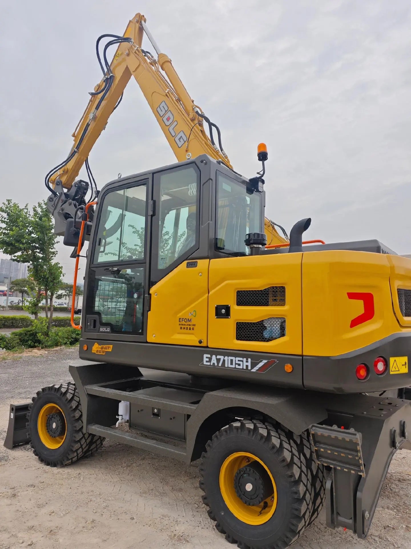 New Sdlg EA7105H Excavator for Sale detail view