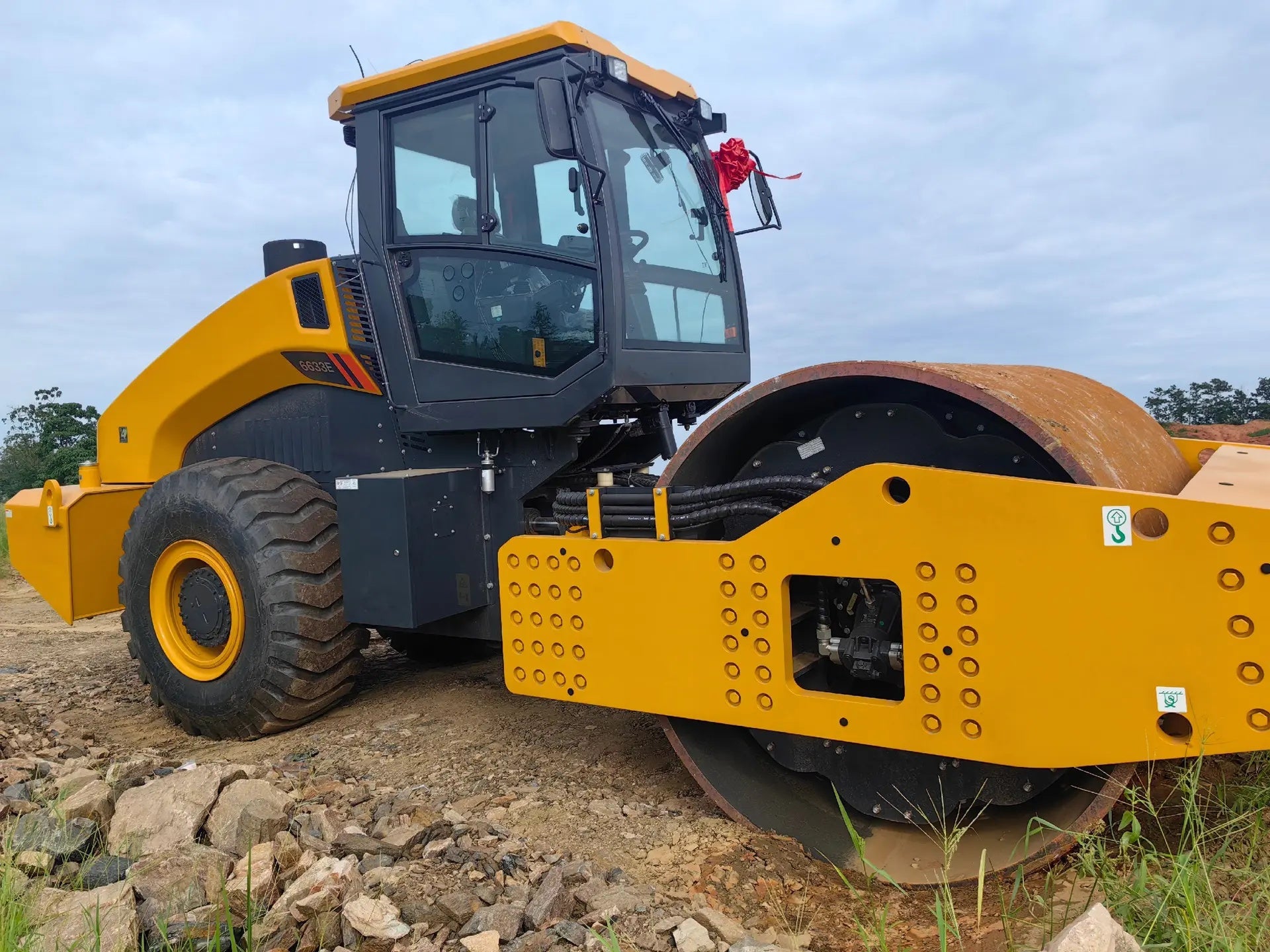 New Liugong 6633EG4 Road Roller for Sale detail view