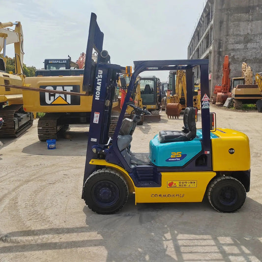 Used Komatsu FD30 Forklift for Sale side view