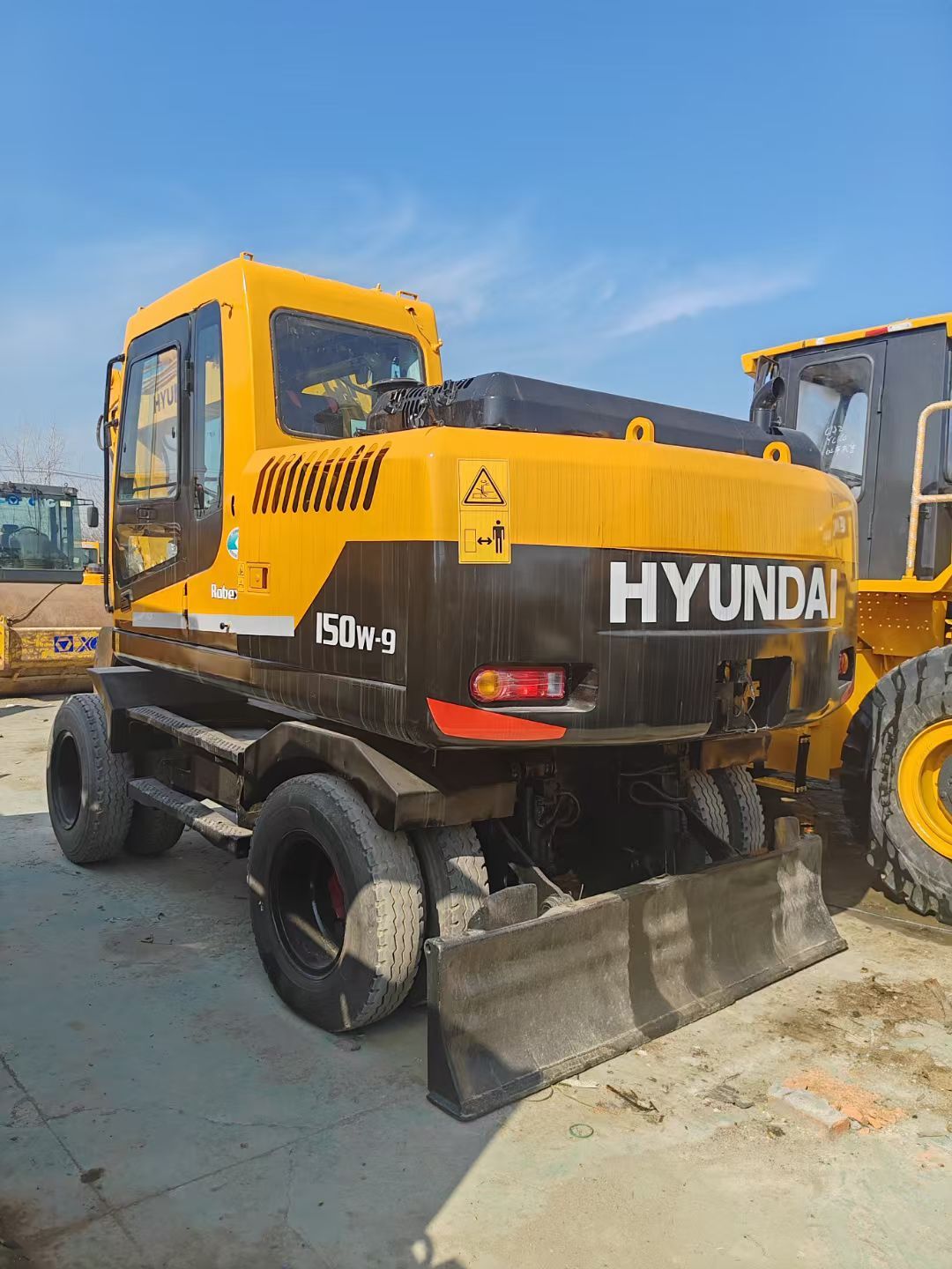 USED HYUNDAI R150W-9 WHEEL EXCAVATOR