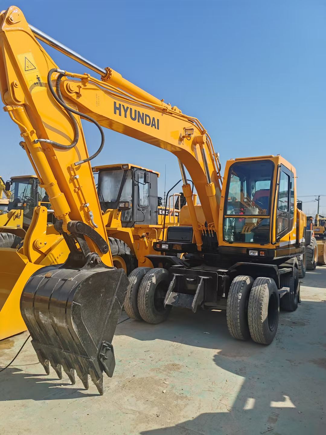 USED HYUNDAI R150W-9 WHEEL EXCAVATOR