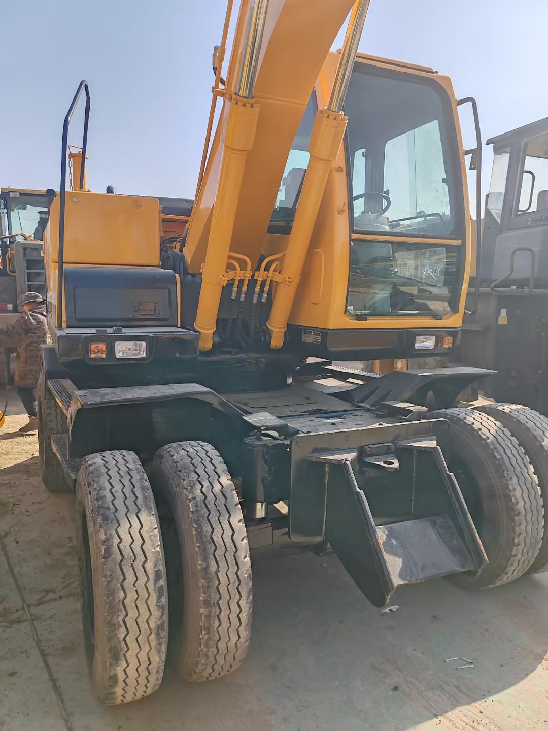 USED HYUNDAI R150W-9 WHEEL EXCAVATOR