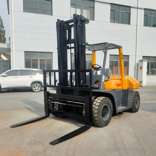 Used Tcm FD70 Forklift for Sale side view