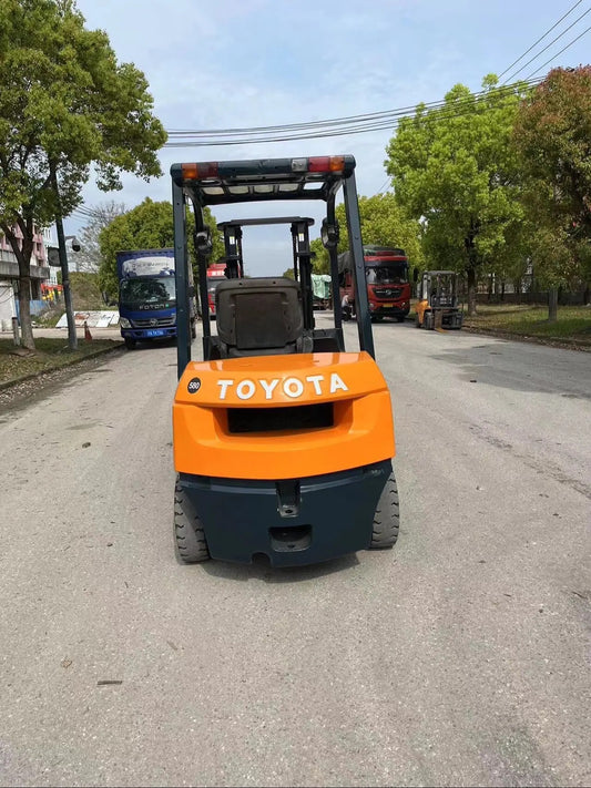 Used Toyota FD25 Forklift for Sale rear side view
