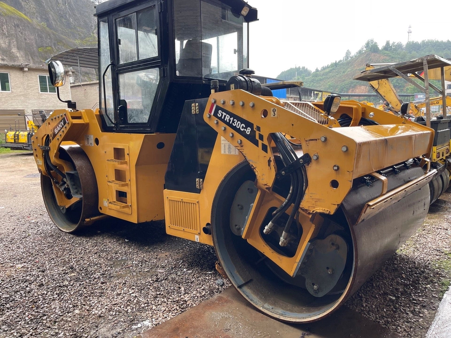 USED SANY STR130C-8