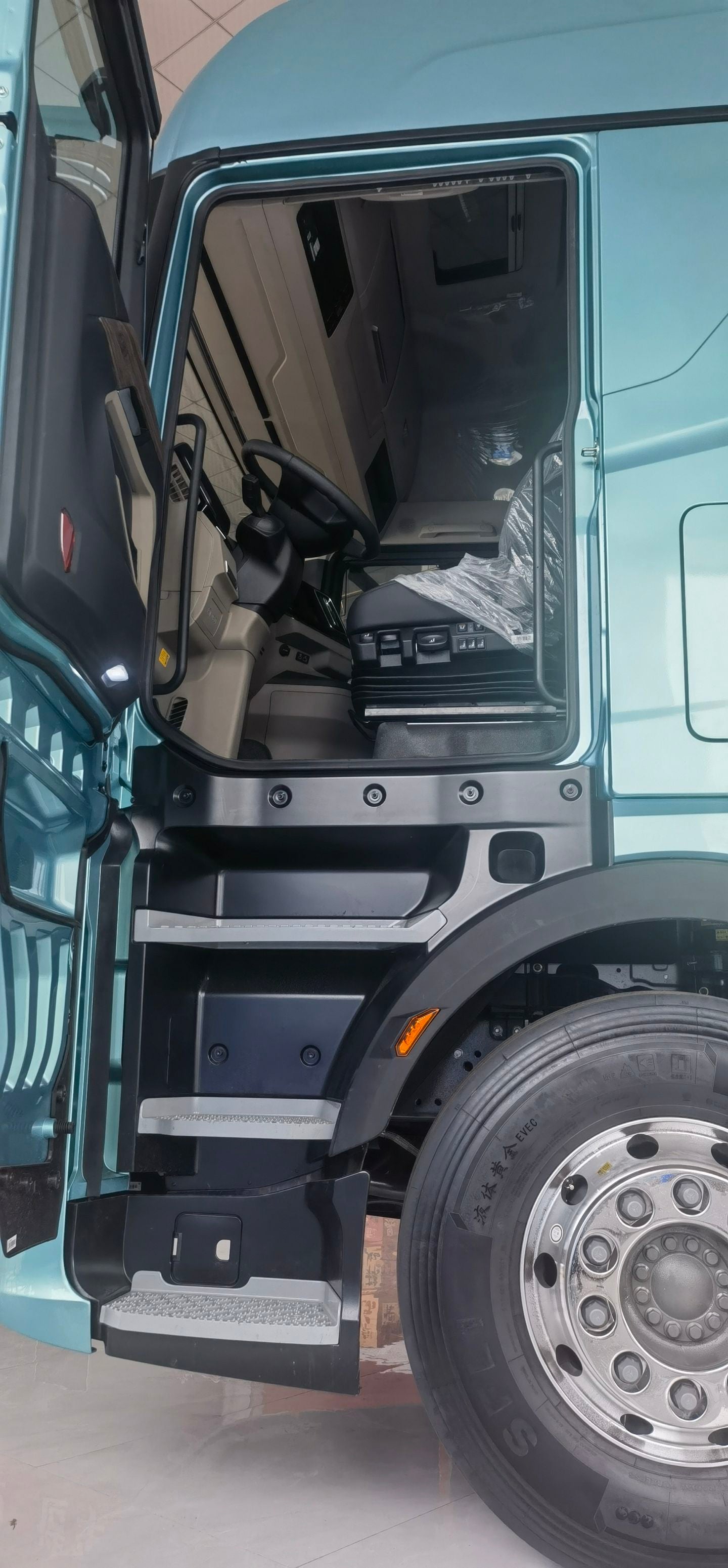 New Howo 620HP Truck Chassis for Sale detail view