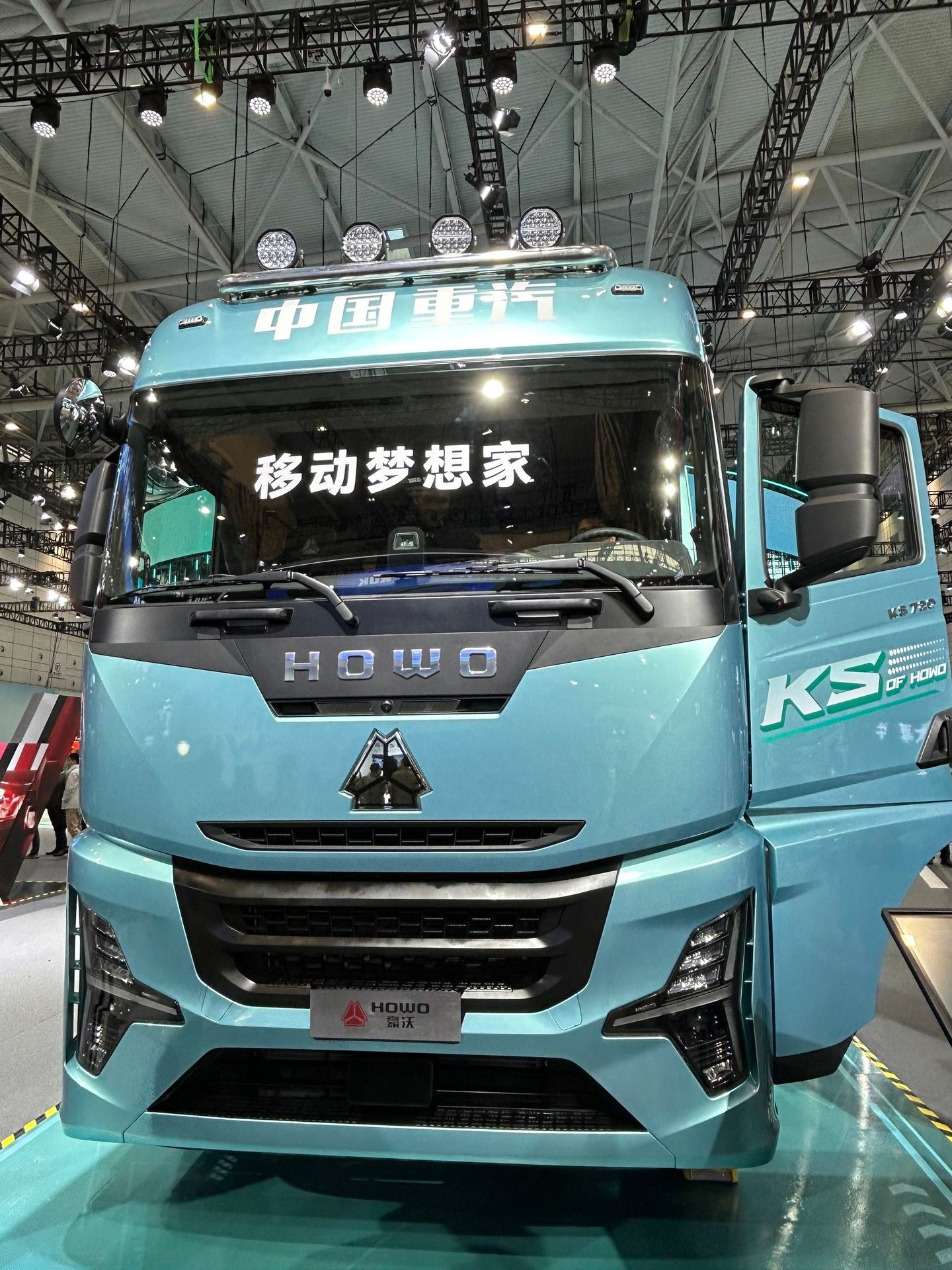 New Sitrak 720HP Truck Chassis for Sale rear side view