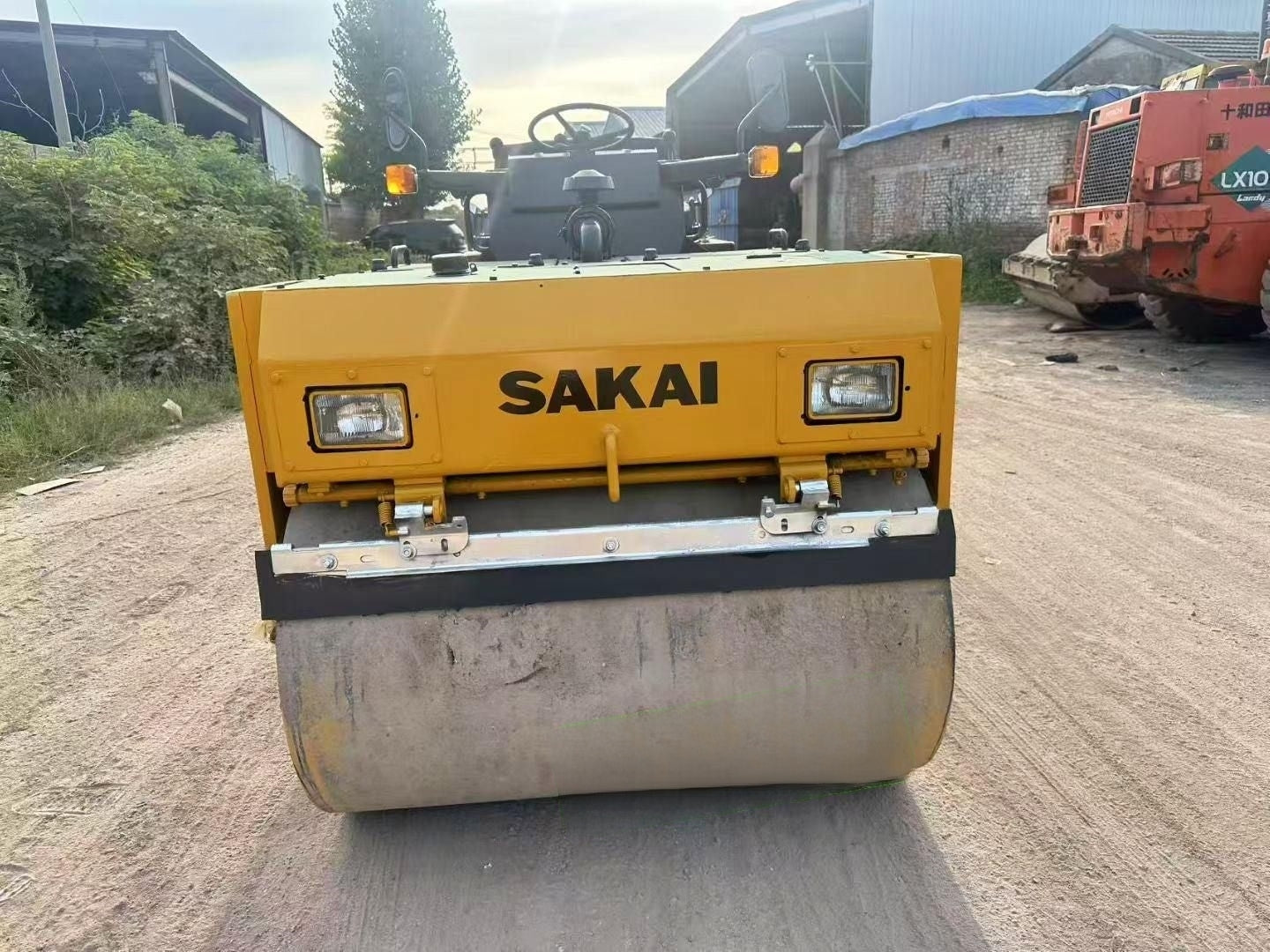 USED SAKAI TW400