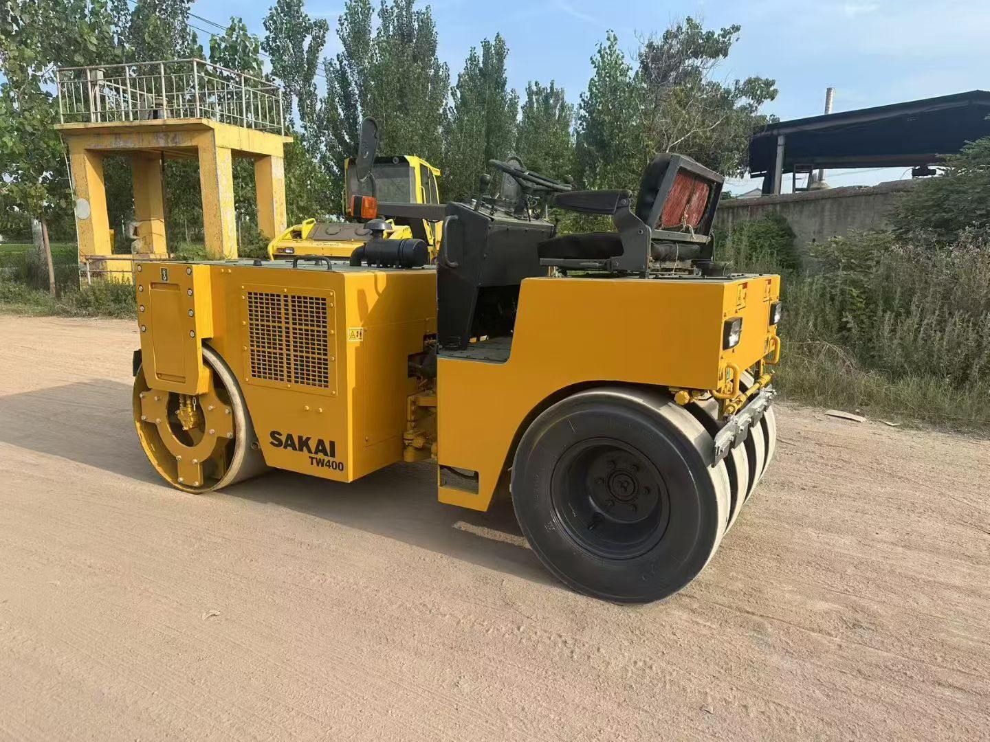 USED SAKAI TW400