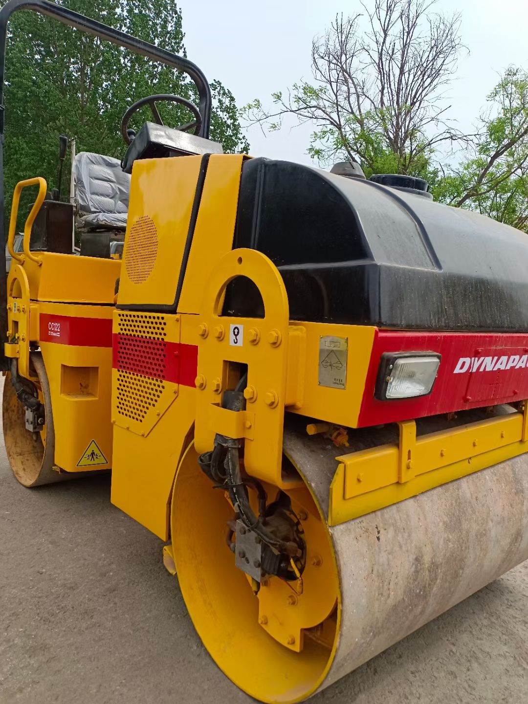 USED DYNAPAC CC122