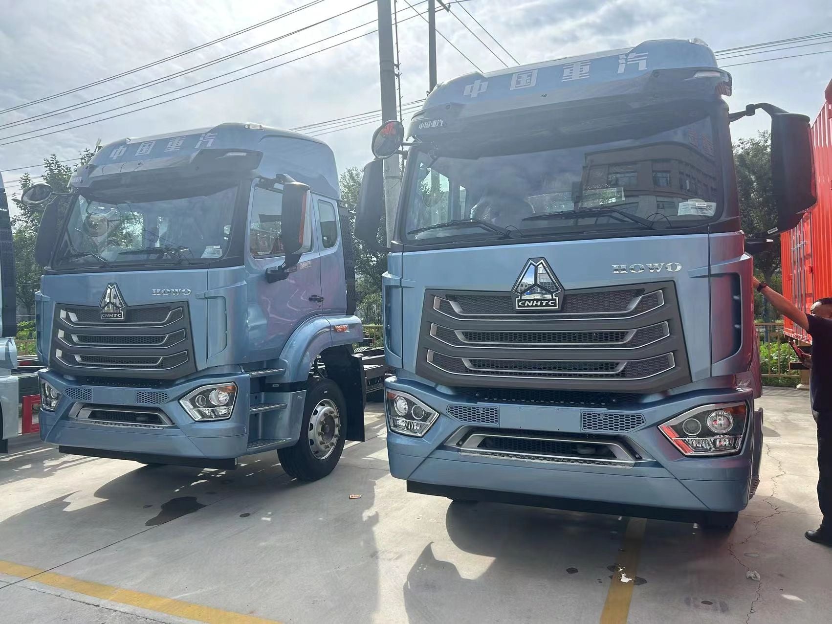 New Howo 290HP Truck Tractor for Sale rear side view