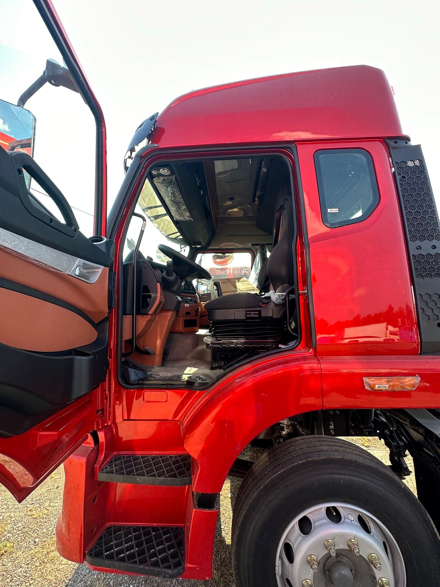 New Howo 240HP Truck Chassis for Sale detail view