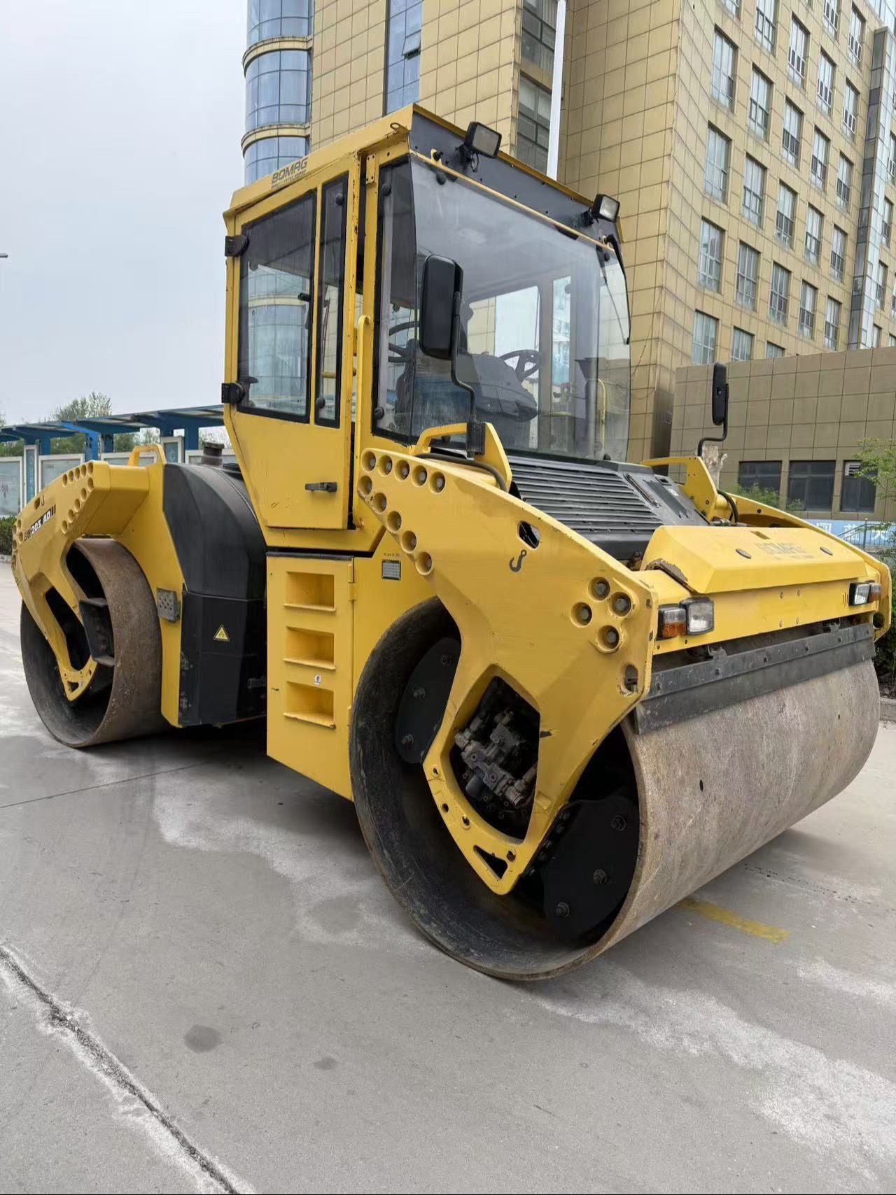 Used Bomag BW203AD Road Roller for Sale front view