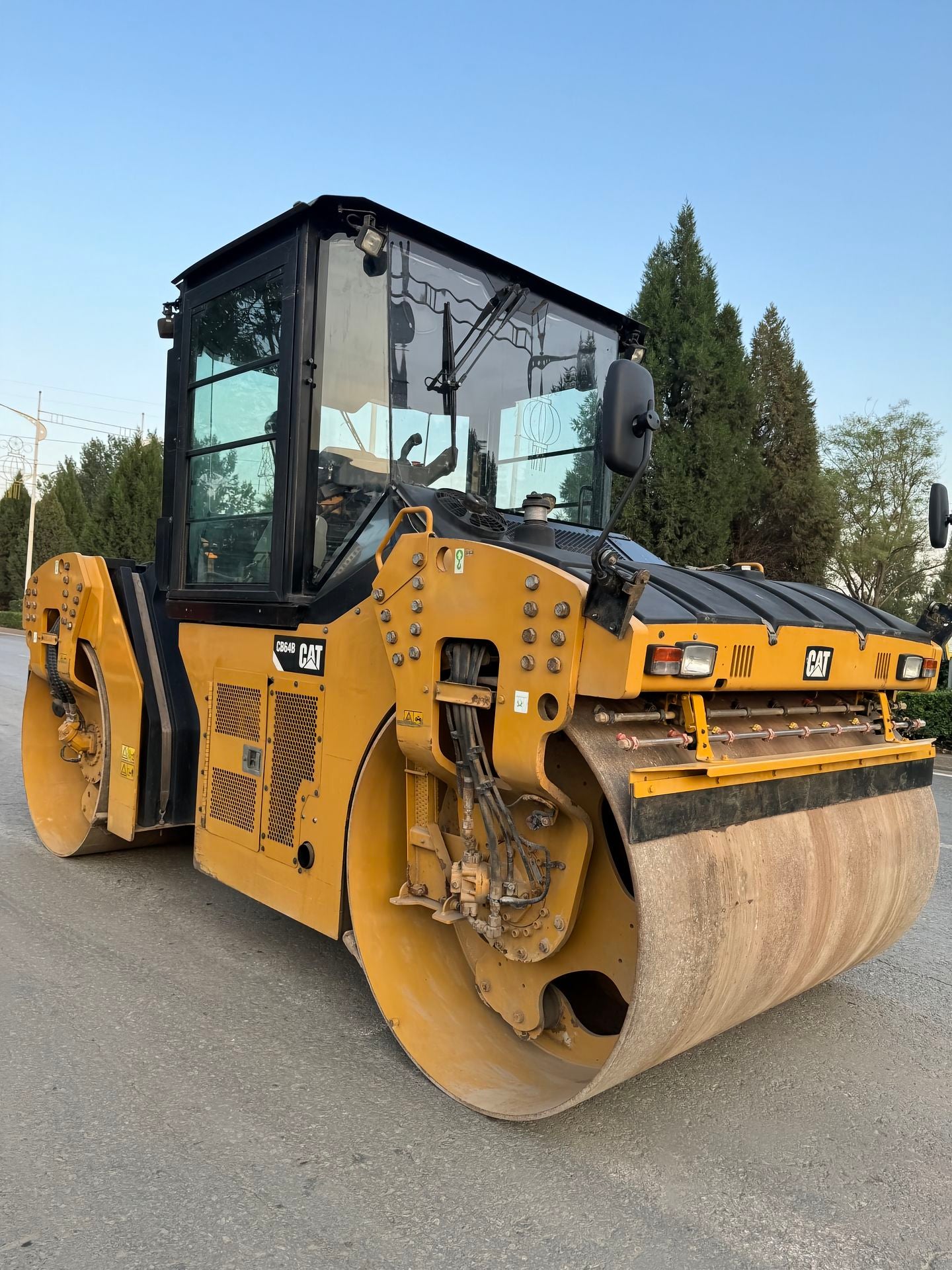 Used Caterpillar CB64B Road Roller for Sale rear side view