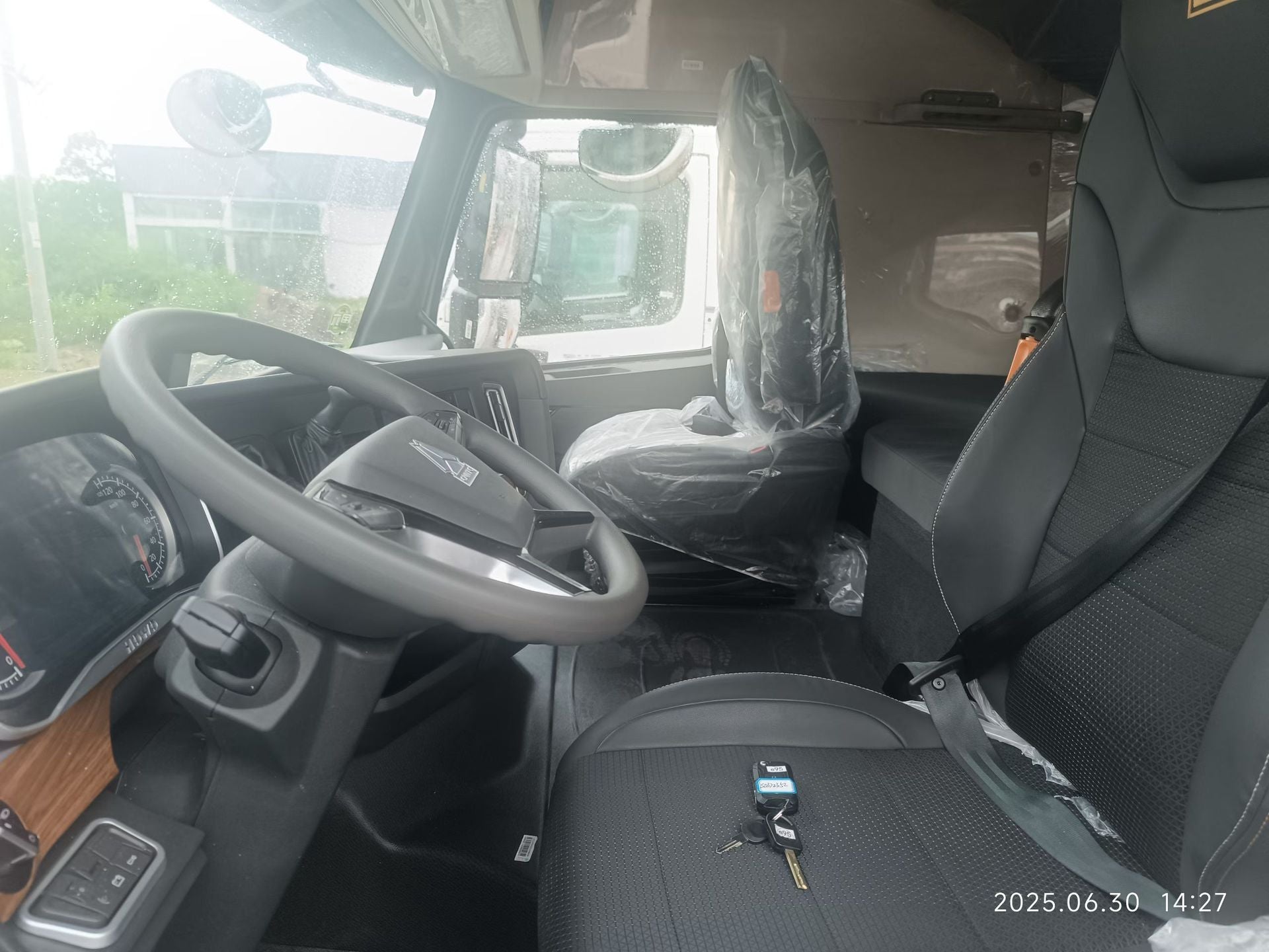 New Howo 720HP Wozun Edition Truck Chassis for Sale detail view