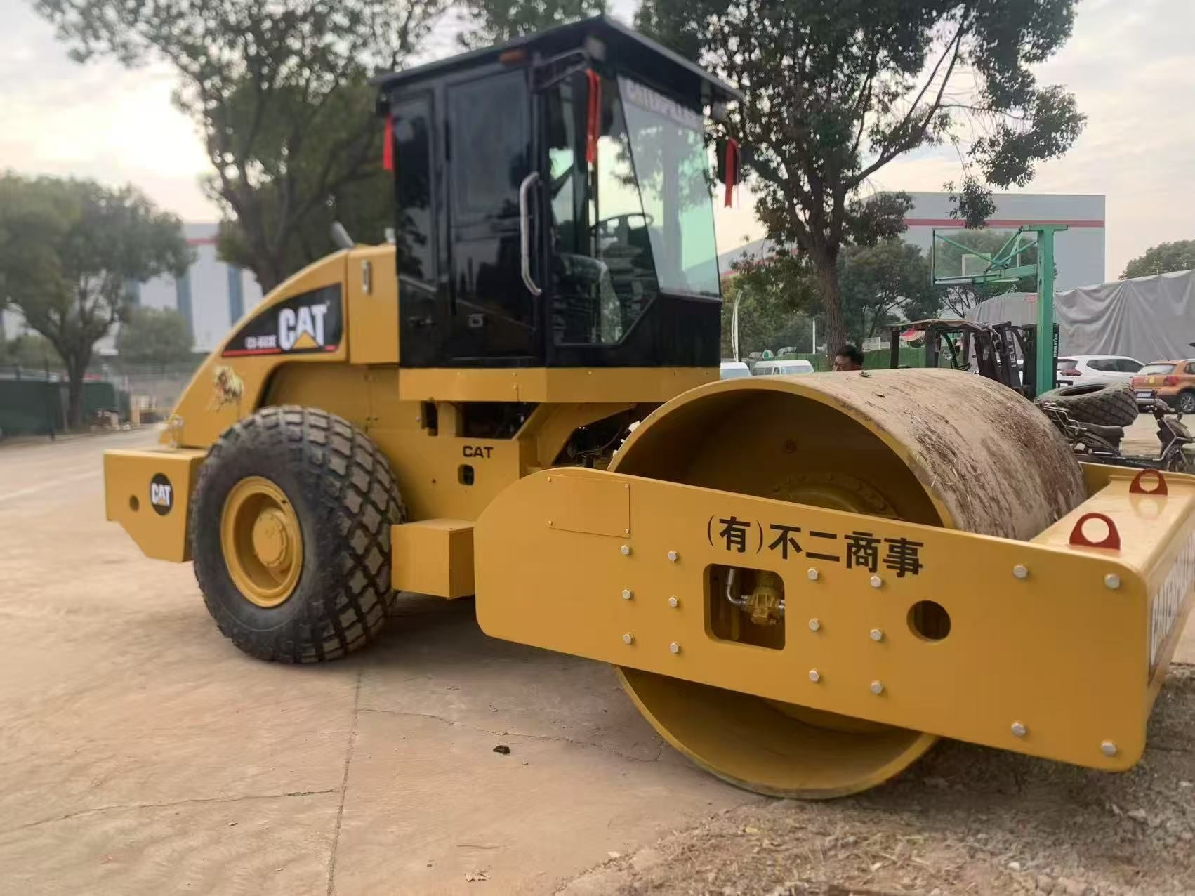 Used Caterpillar CS683E Road Roller for Sale front view