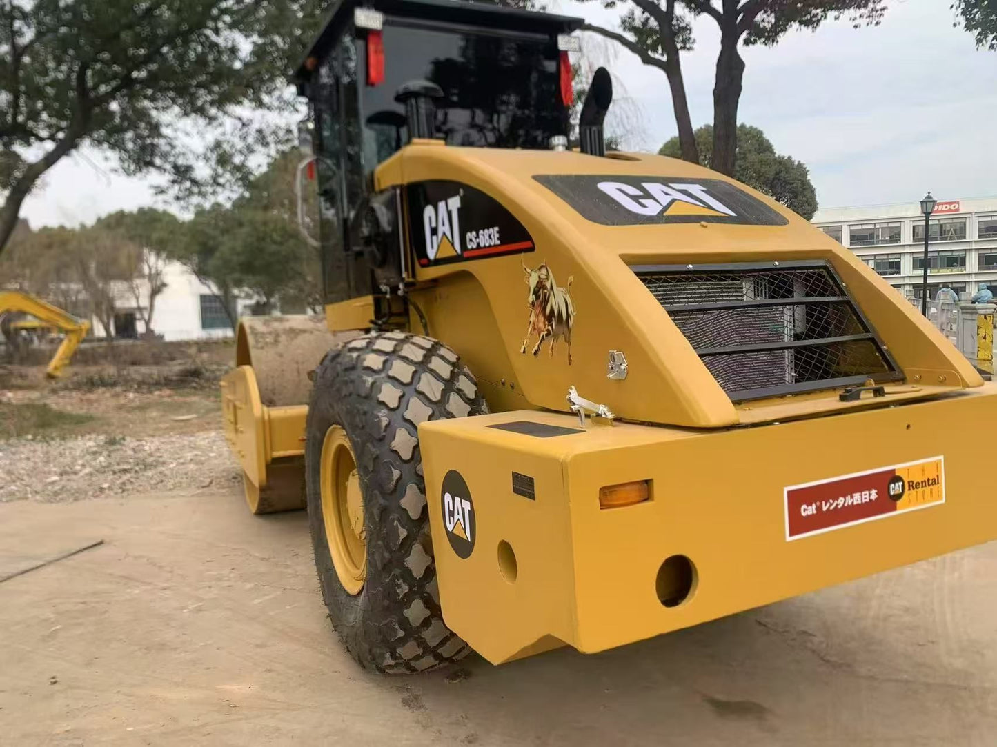 Used Caterpillar CS683E Road Roller for Sale detail view