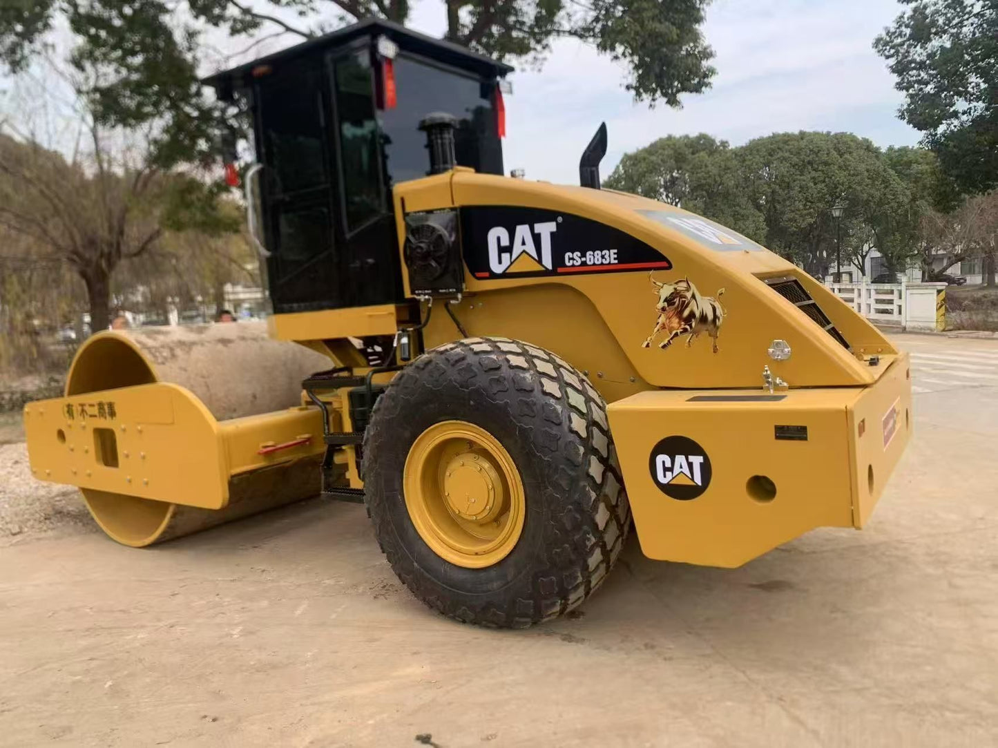 Used Caterpillar CS683E Road Roller for Sale detail view