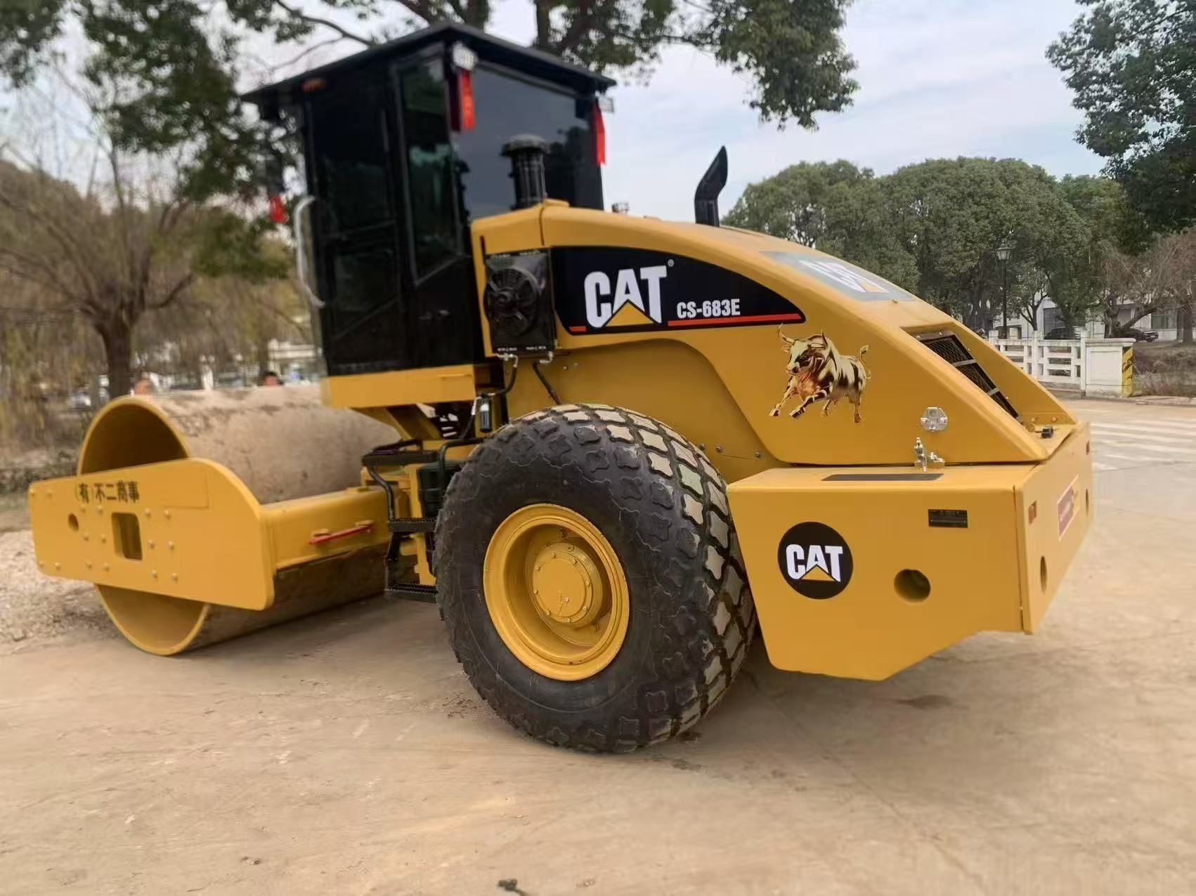 Used Caterpillar CS683E Road Roller for Sale detail view