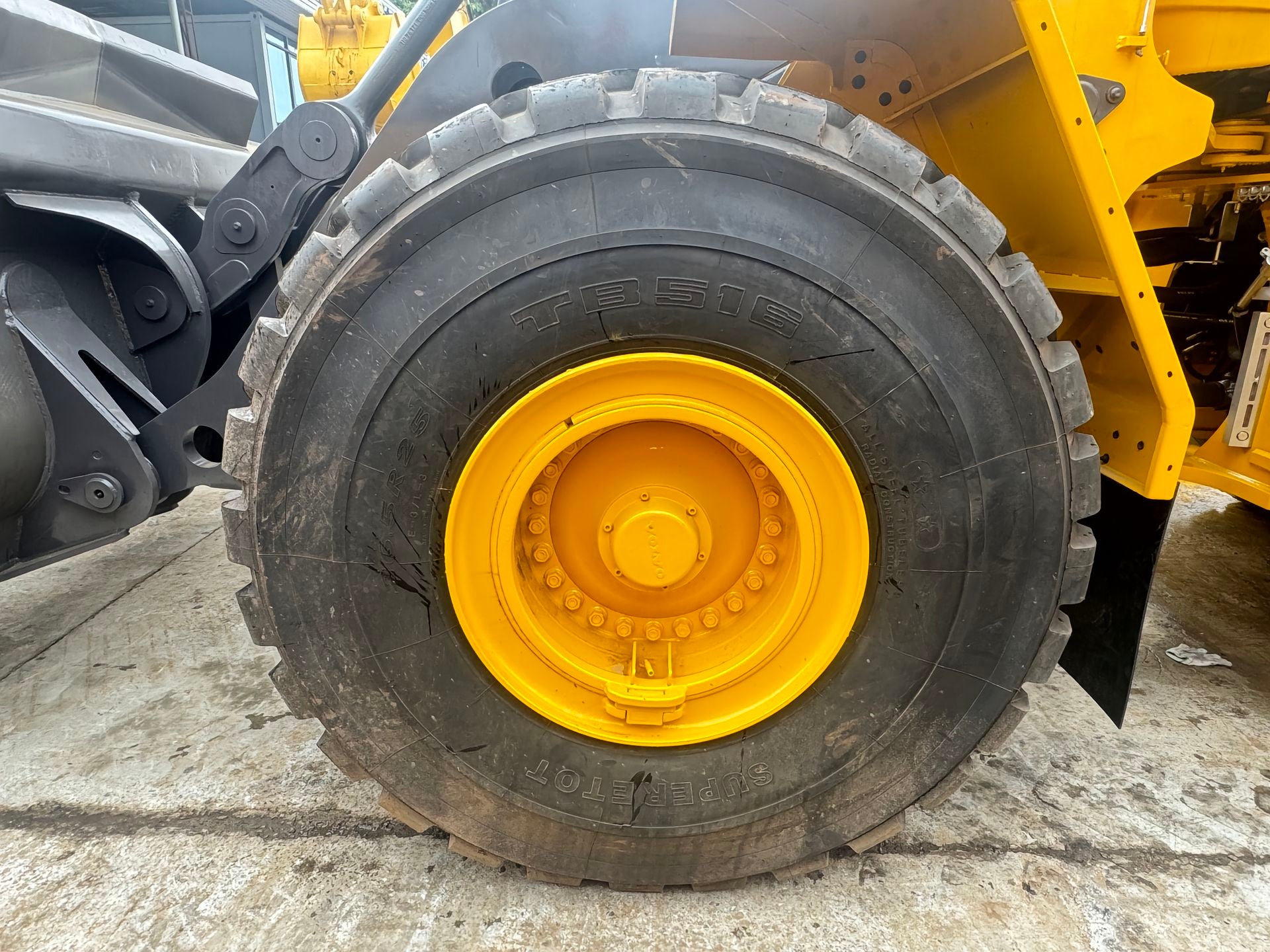 Used Volvo L180G Wheel Loader for Sale front view