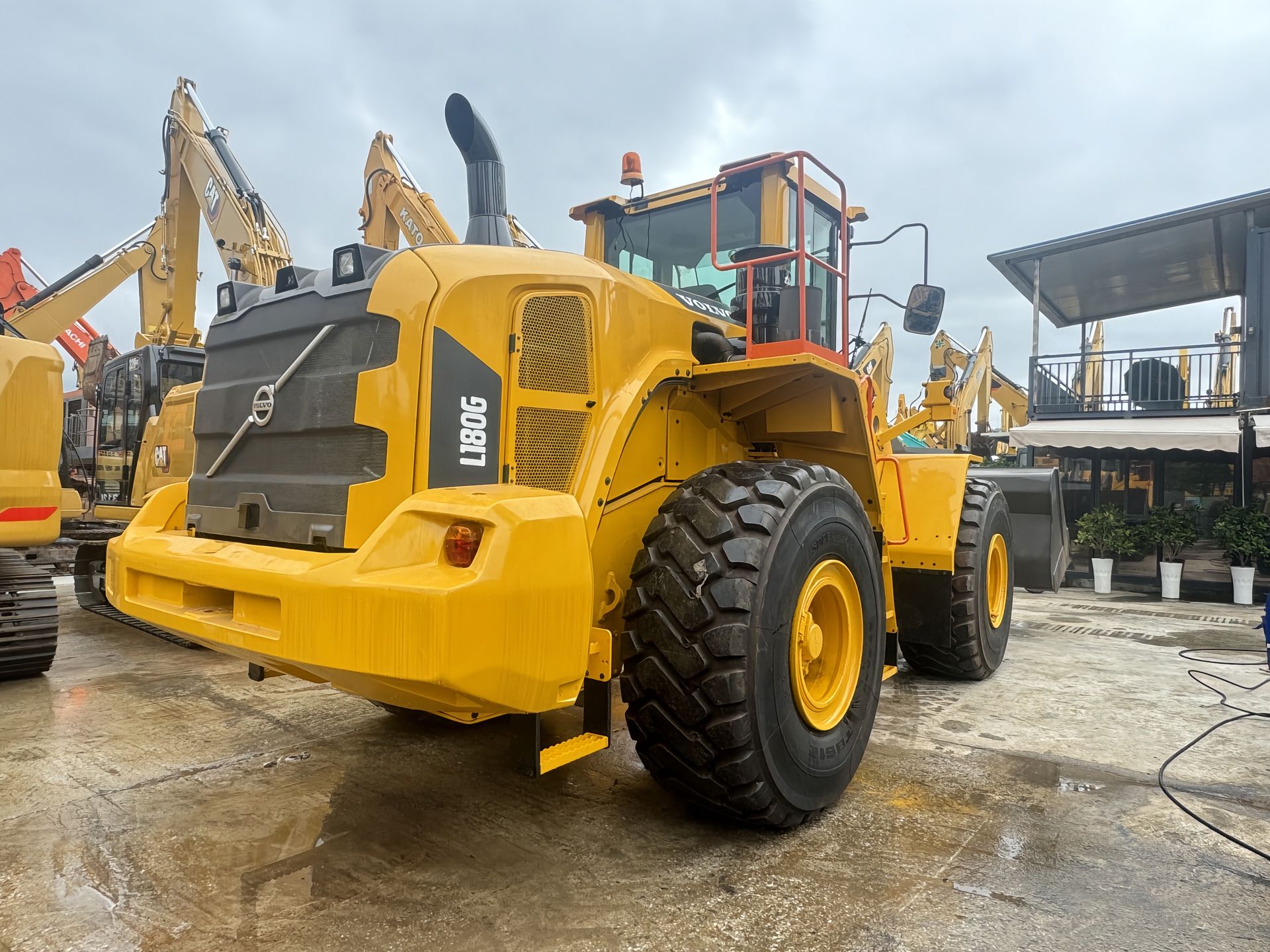 Used Volvo L180G Wheel Loader for Sale detail view