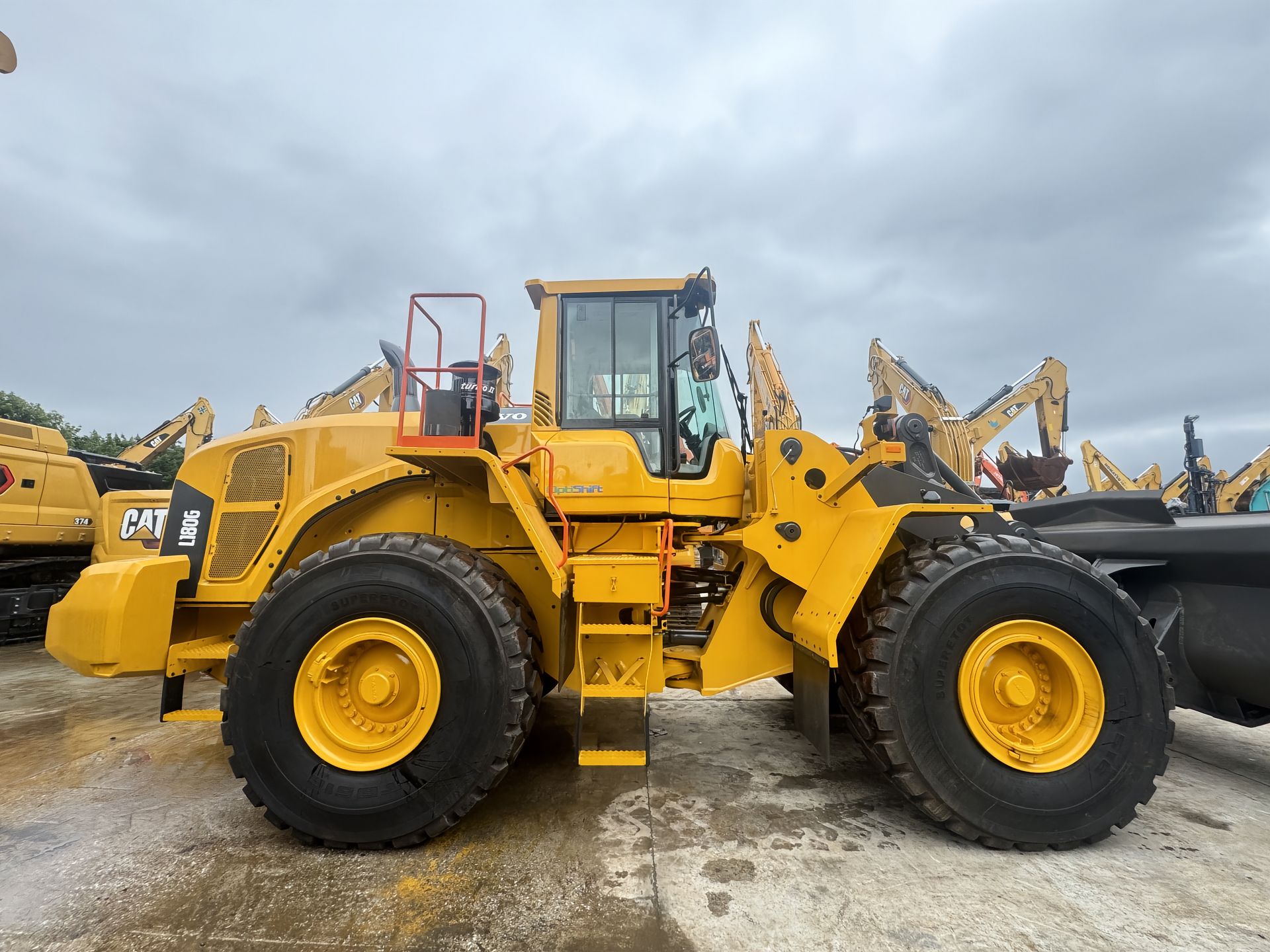 Used Volvo L180G Wheel Loader for Sale detail view
