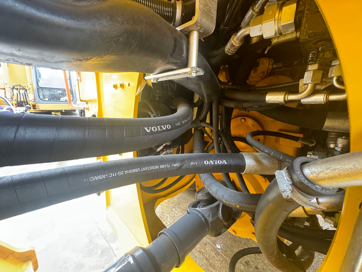 Used Volvo L180G Wheel Loader for Sale detail view