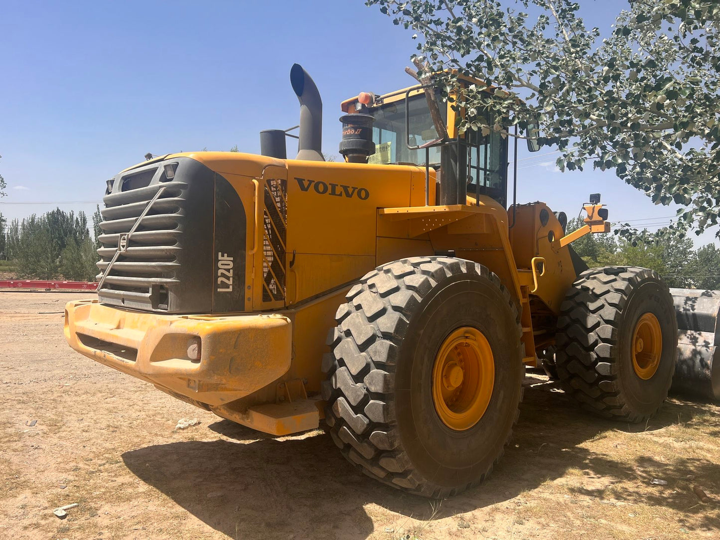 Used Volvo L220F Wheel Loader for Sale rear side view