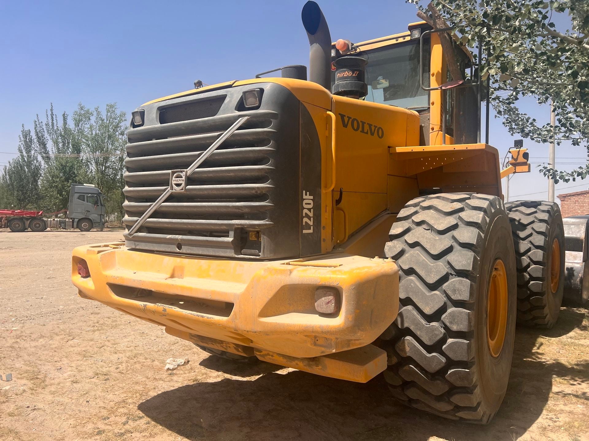 Used Volvo L220F Wheel Loader for Sale front view