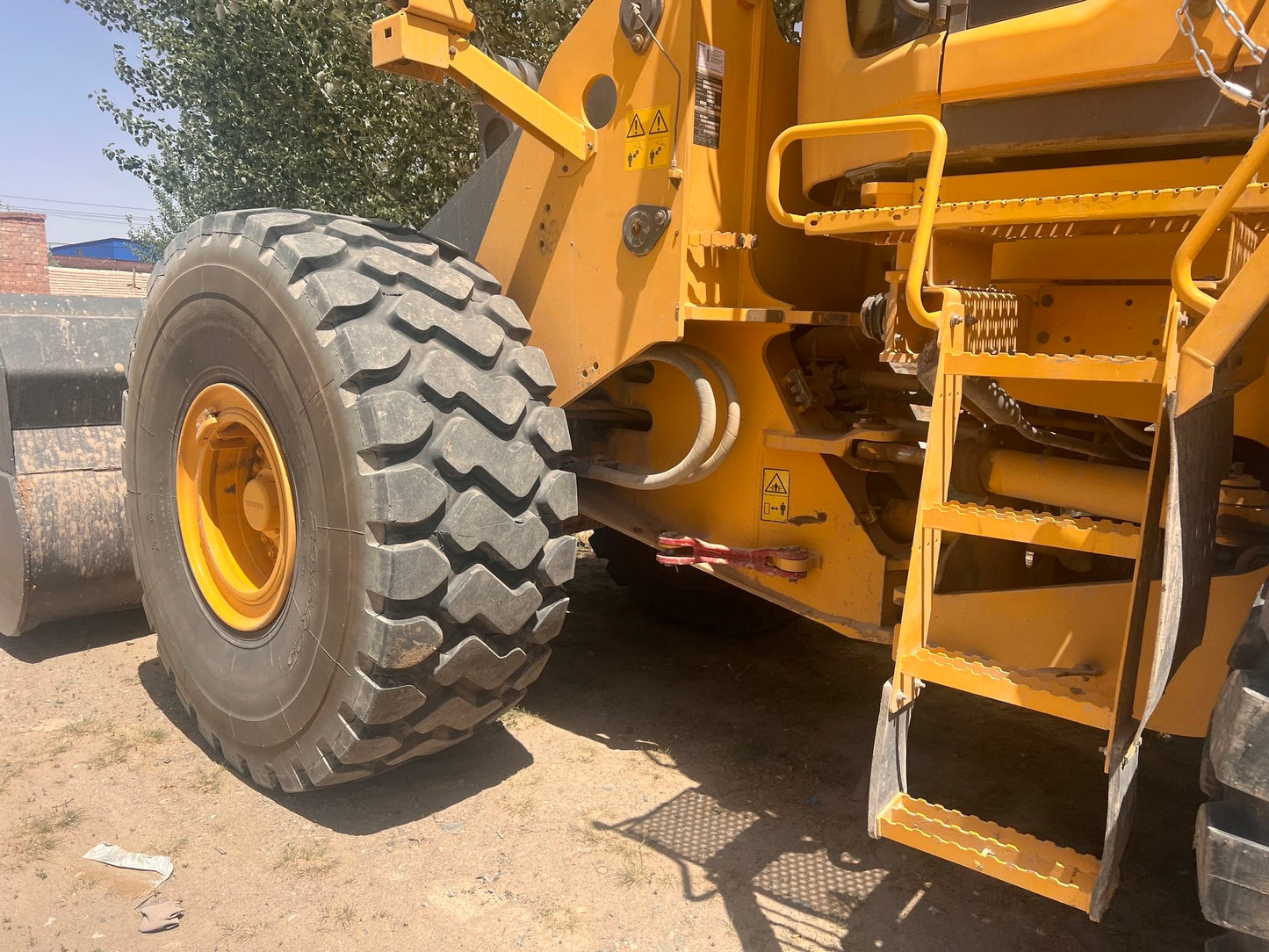 Used Volvo L220F Wheel Loader for Sale detail view