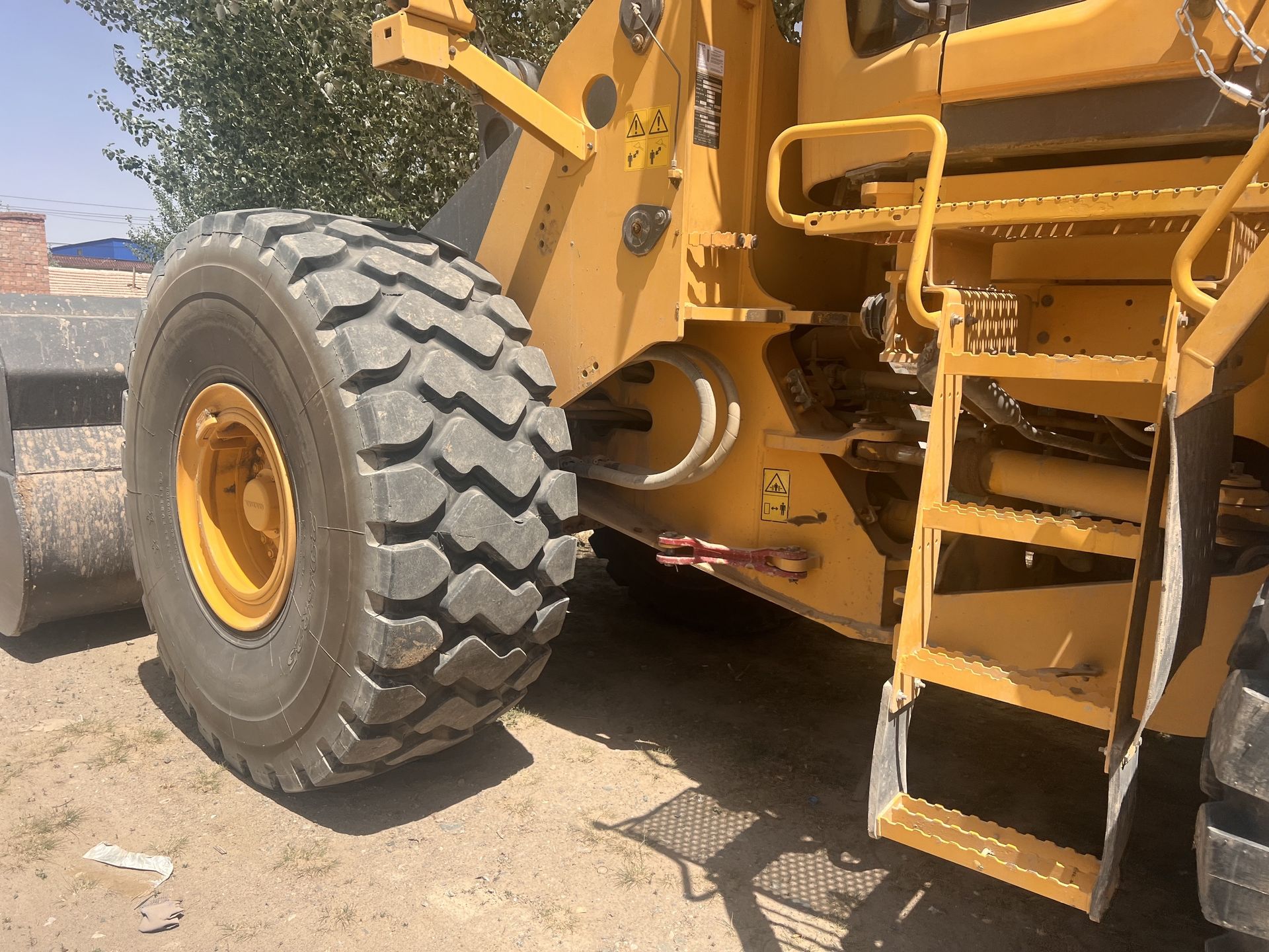 Used Volvo L220F Wheel Loader for Sale detail view