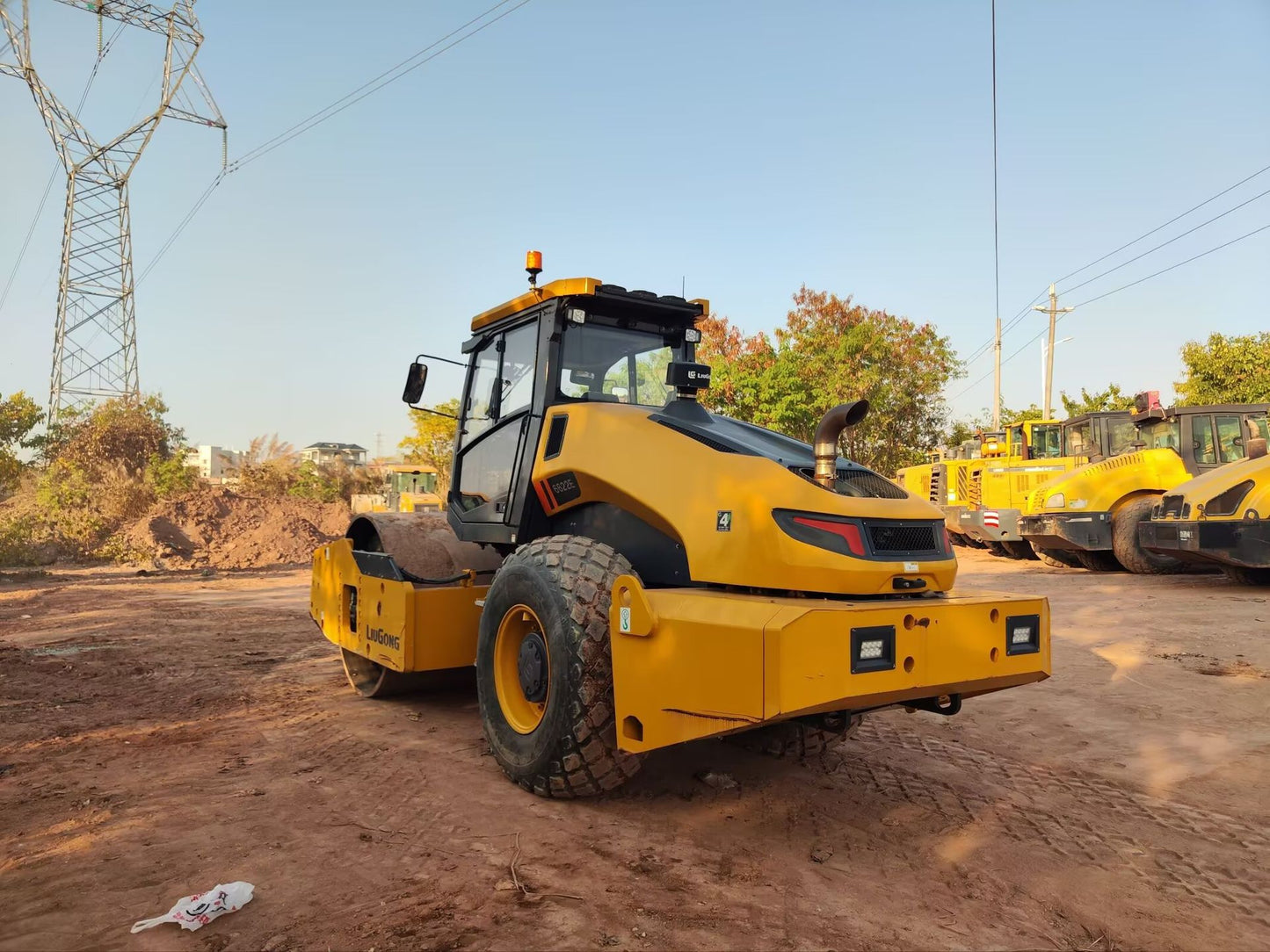 Used Liugong 6620E Road Roller for Sale rear side view