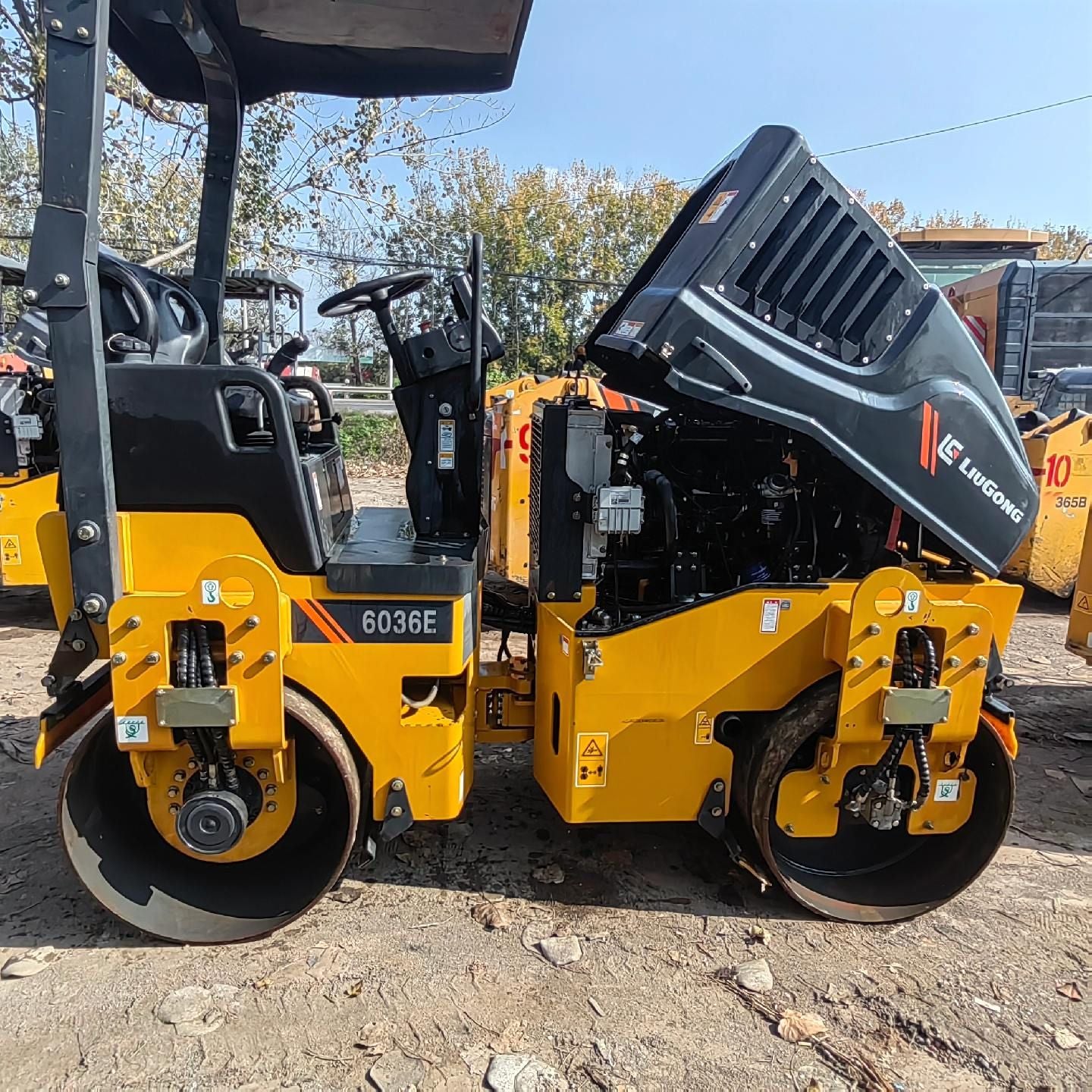 Used Liugong 6036E Road Roller for Sale side view