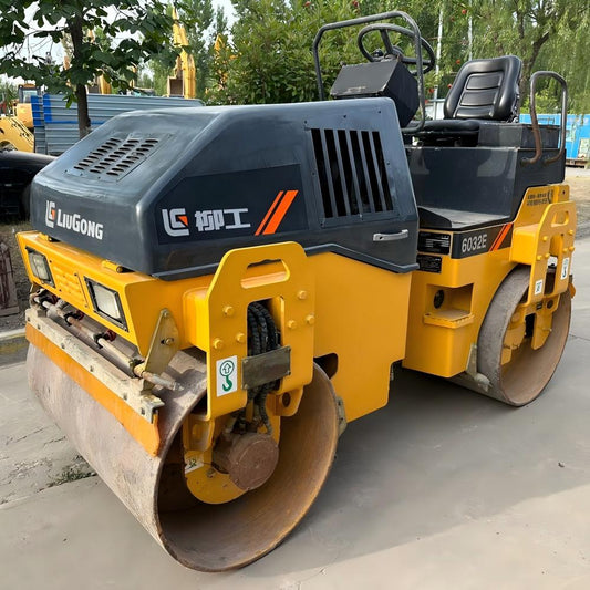 Used Liugong 6032E Road Roller for Sale side view