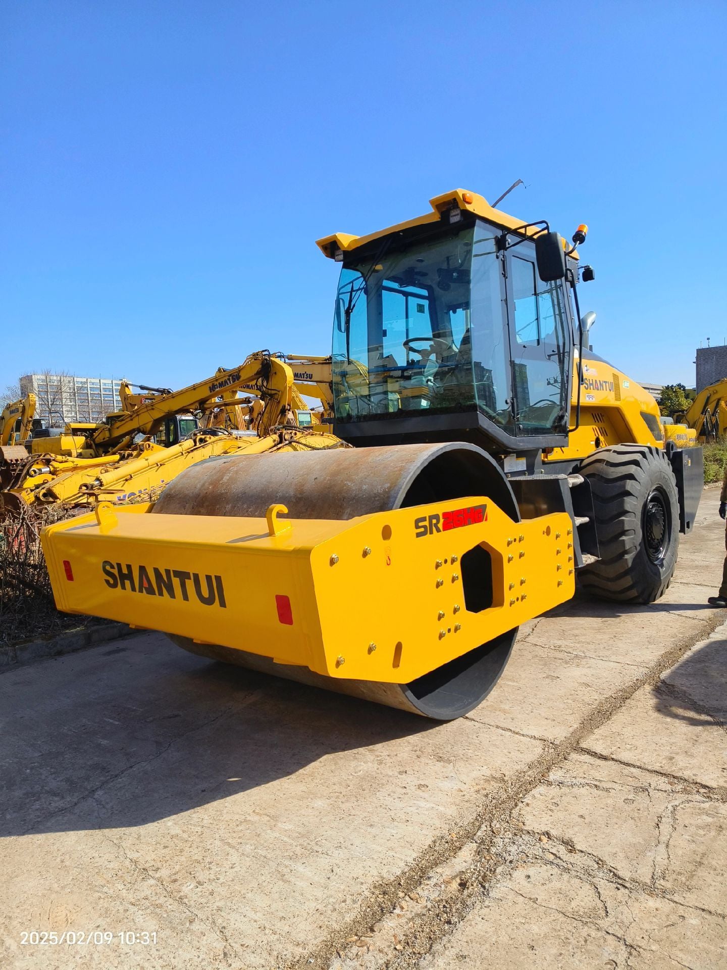 USED SHANTUI SR26HG