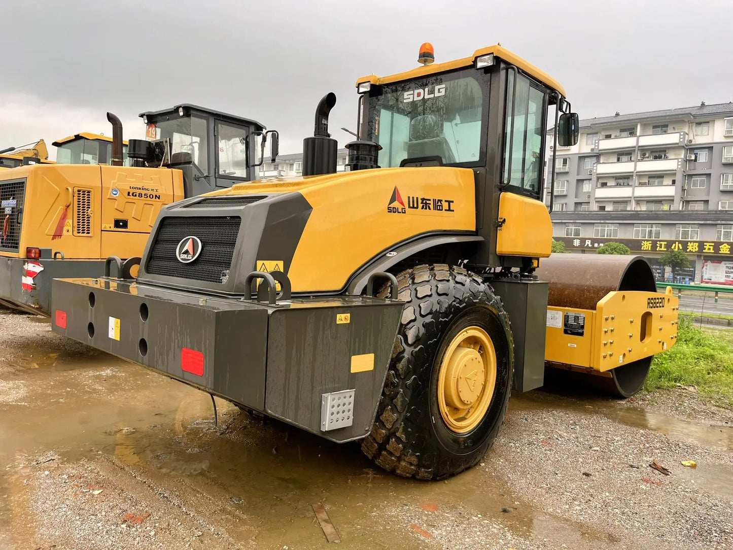 USED SDLG RS8220