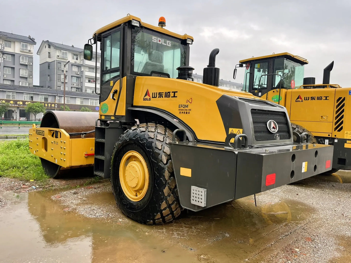 USED SDLG RS8220
